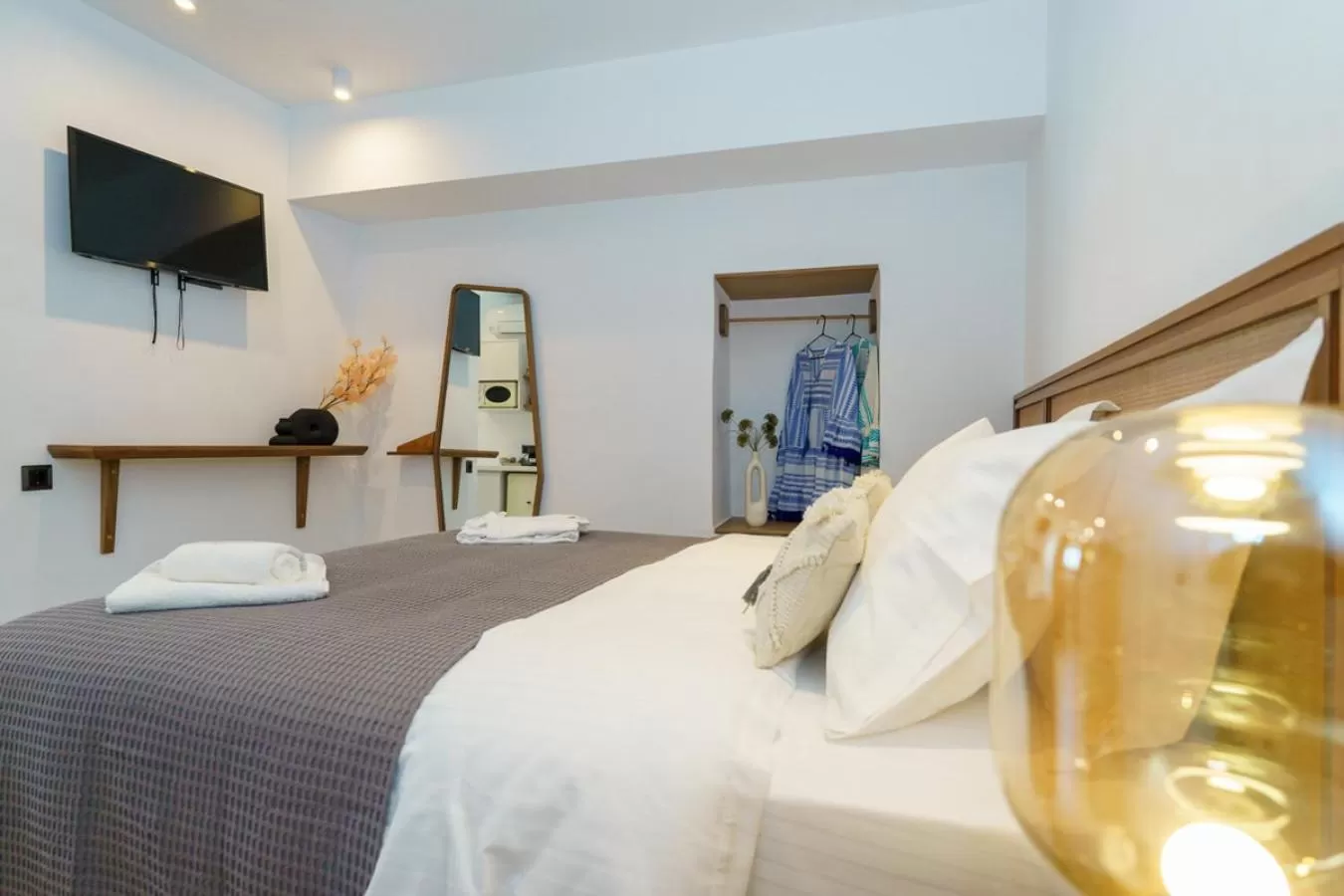 Bed in La Vie Hydra Luxury Suites