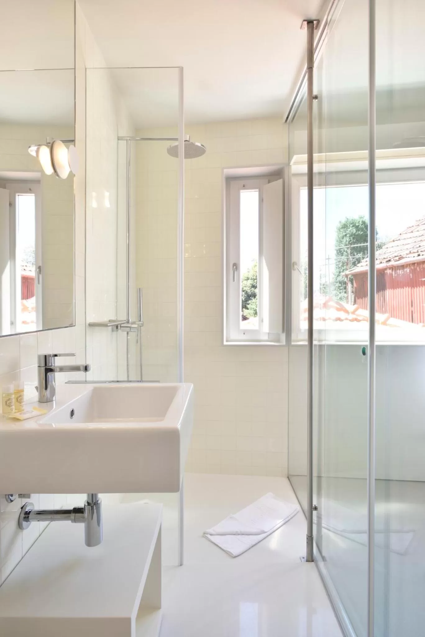 Shower in House of Artists