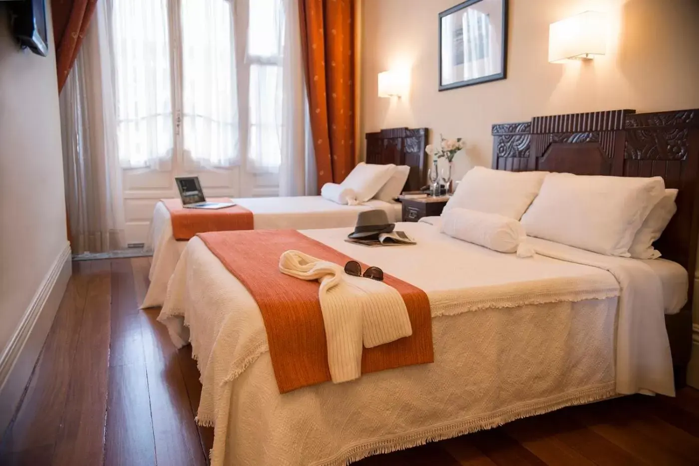 Superior Double or Twin Room in Hotel Aliados Superior Double or Twin Room in Hotel Aliados
