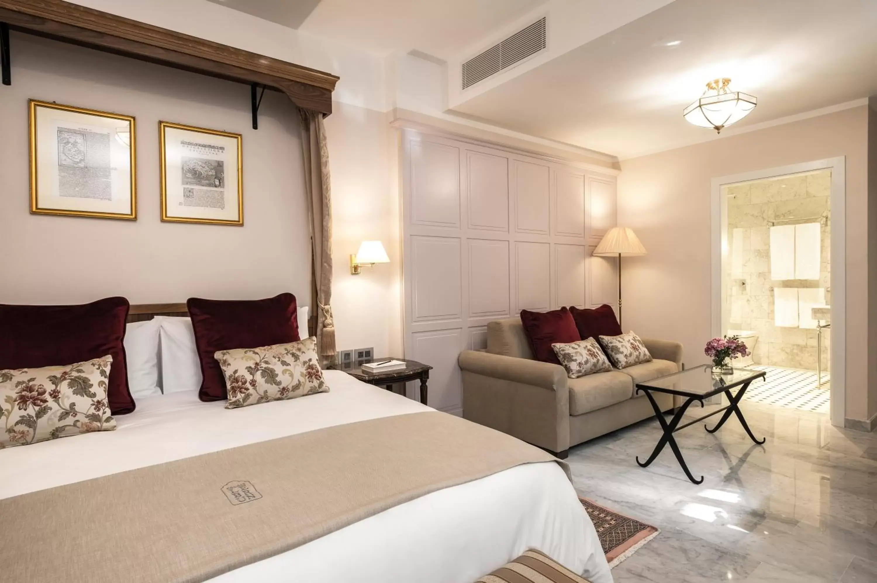 Deluxe Double or Twin Room in Palais Le Brun Deluxe Double or Twin Room in Palais Le Brun