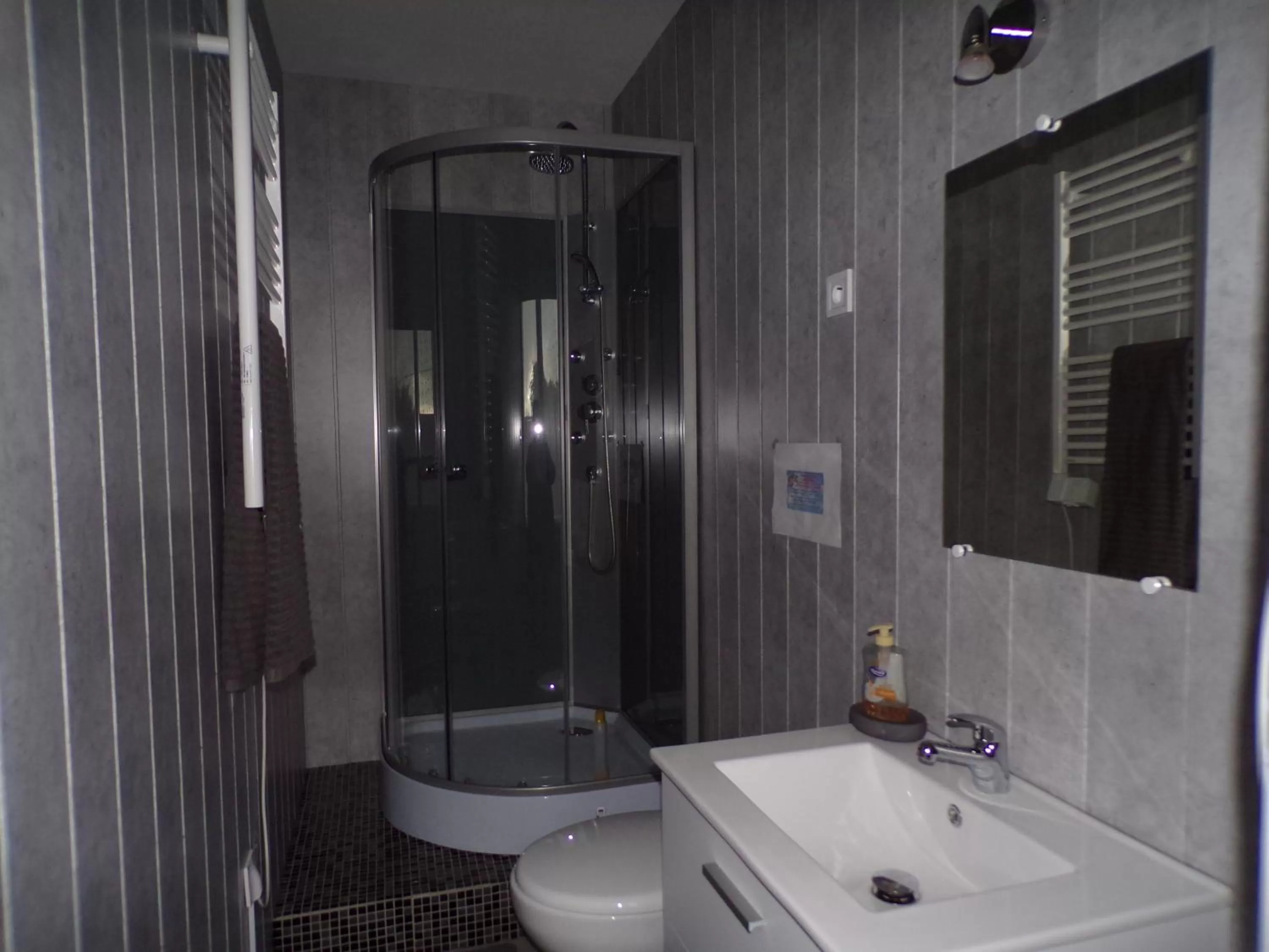 Bathroom in A la Belle Etoile