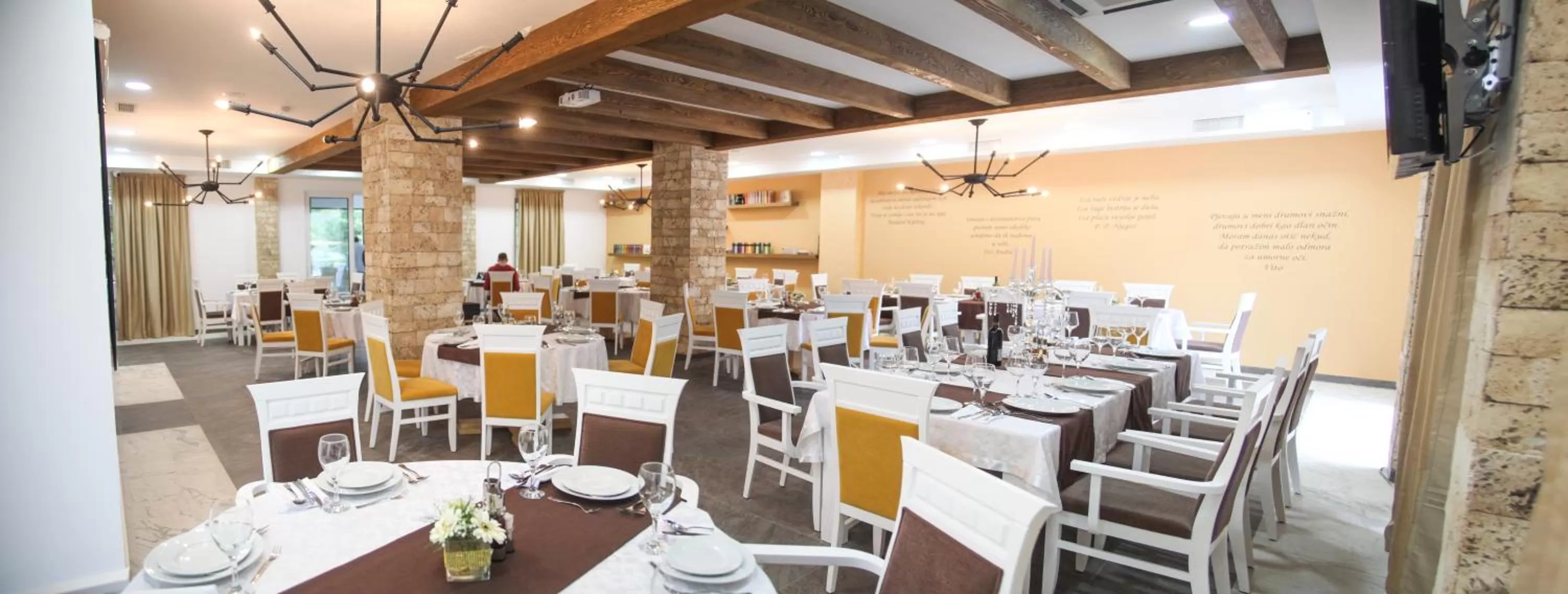 Restaurant/Places to Eat in Hotel Serdar