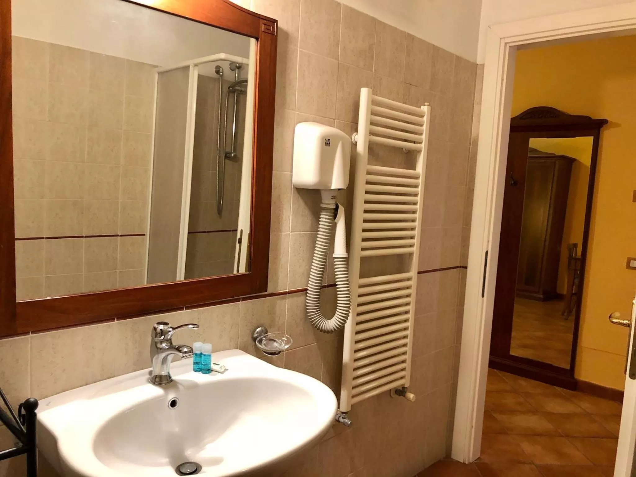 Bathroom in Mingone Hotel Ristorante