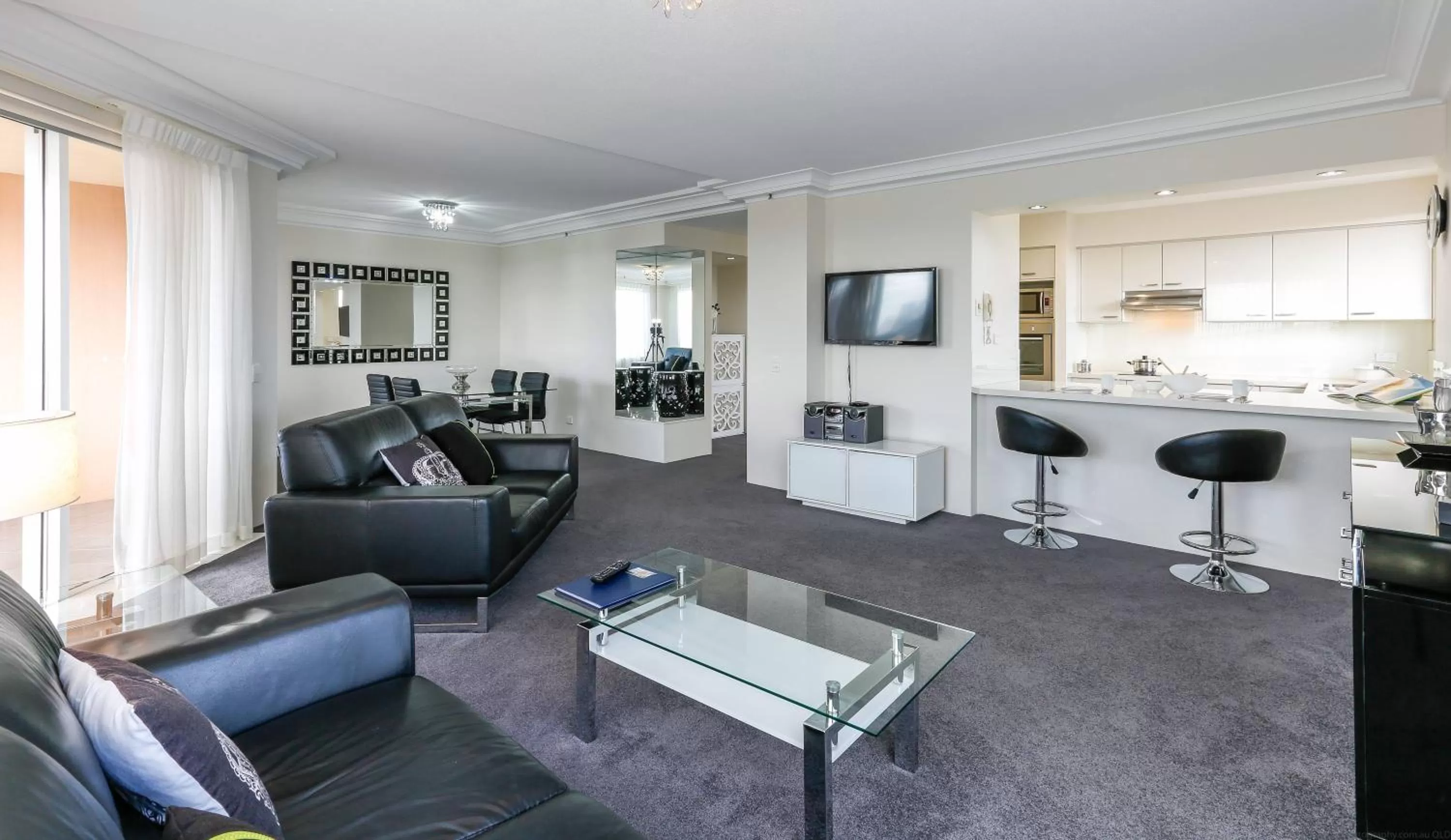 TV and multimedia in Belle Maison Apartments - Official