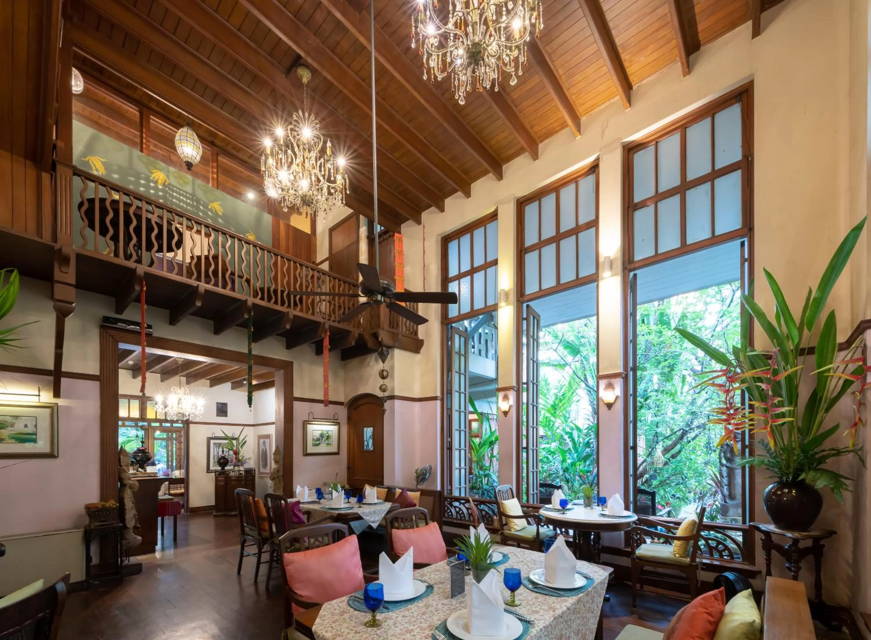 Restaurant/places to eat in Ariyasom Villa