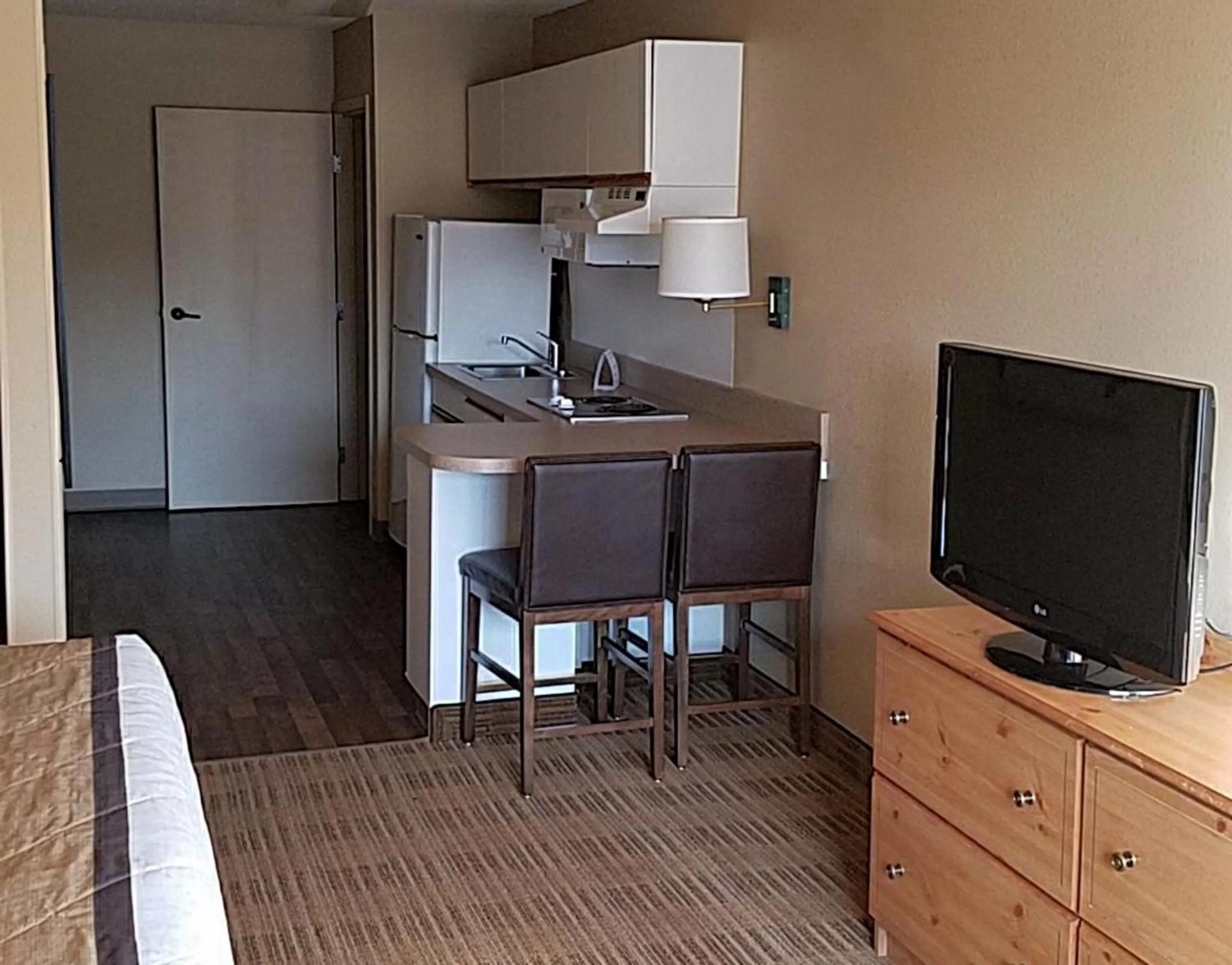 Kitchen or kitchenette in Extended Stay America Suites - Minneapolis - Eden Prairie - Technology Drive