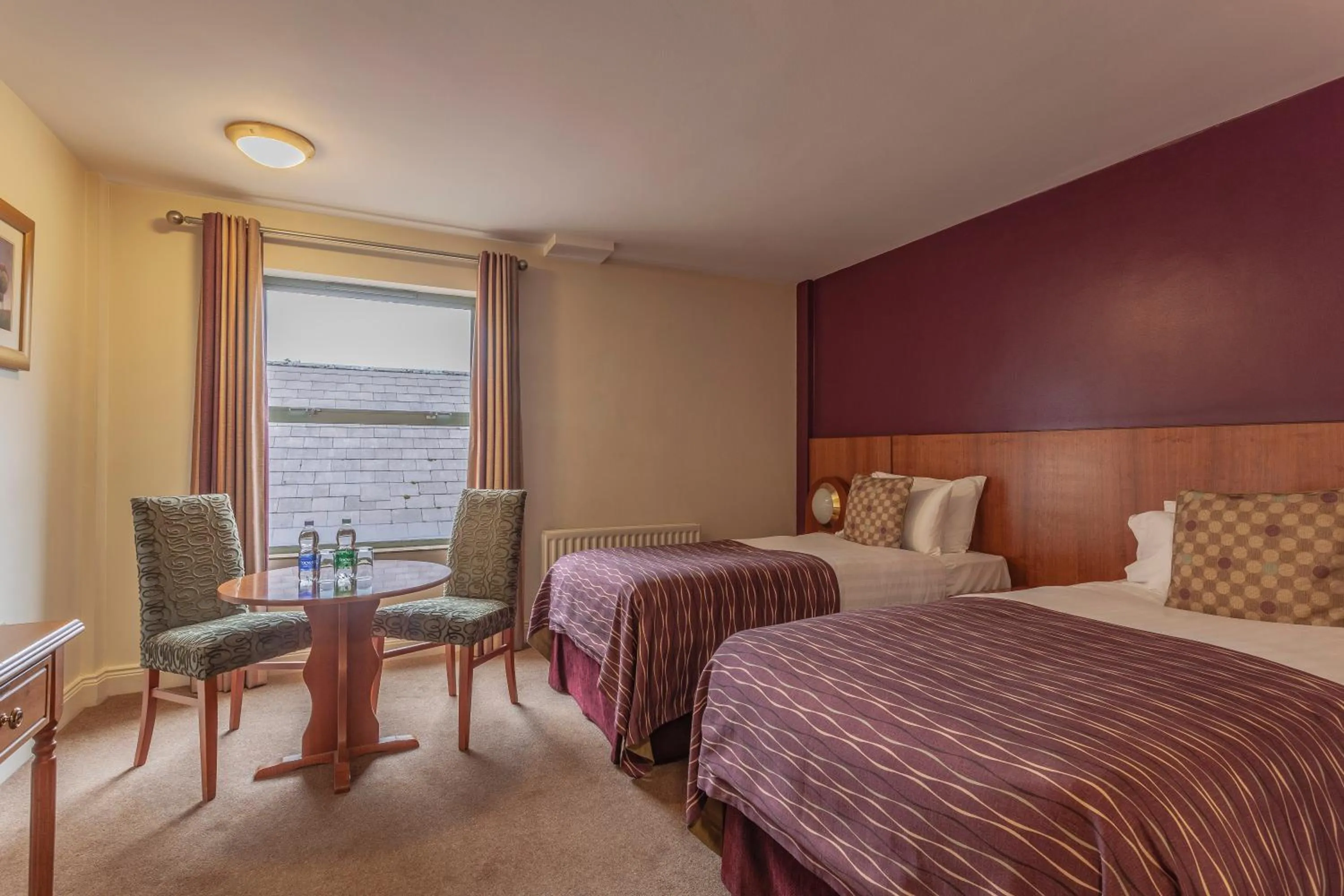 Bedroom, Bed in Silverbirch Hotel