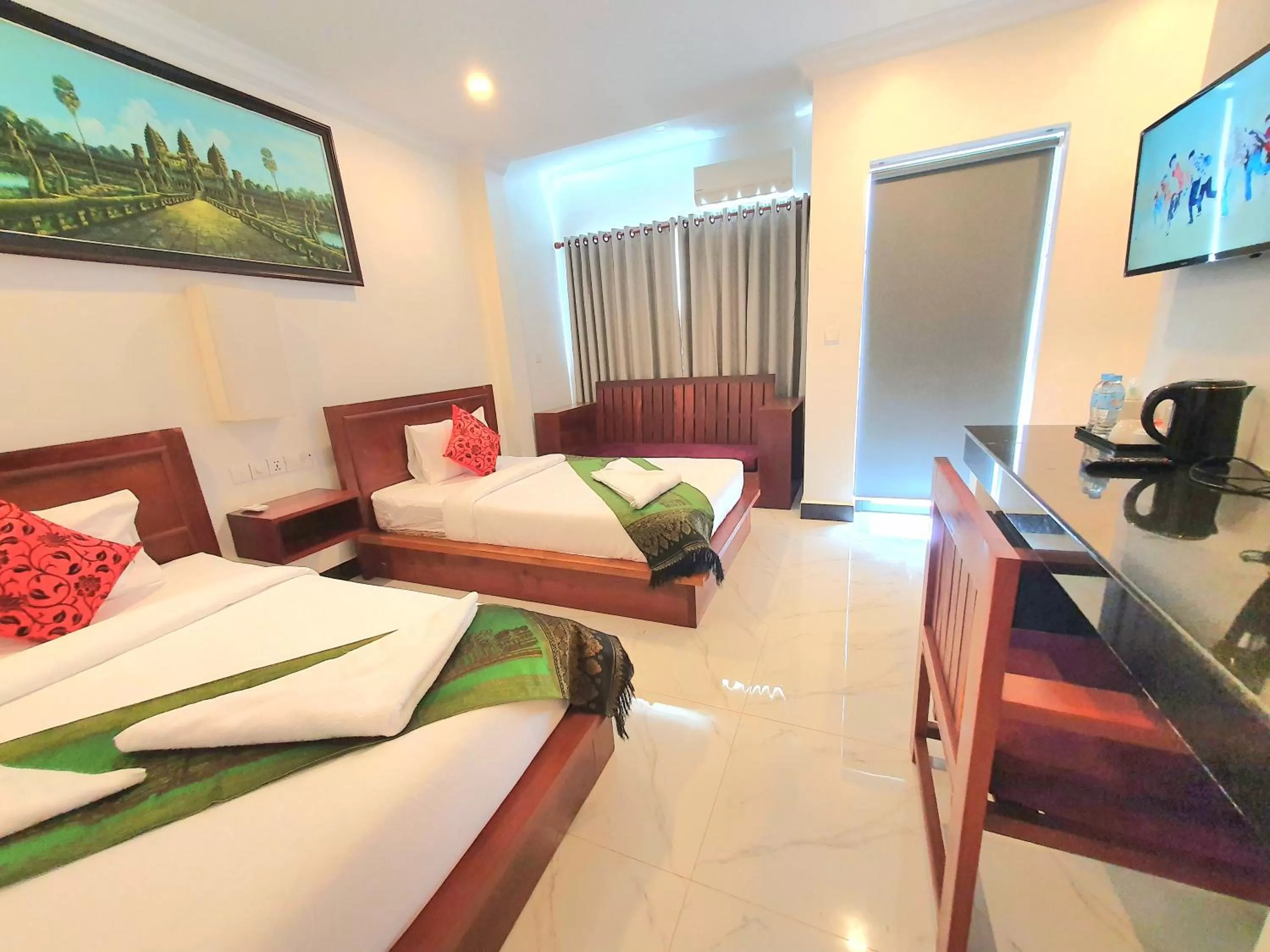 Bed in Long Night Siem Reap Hotel