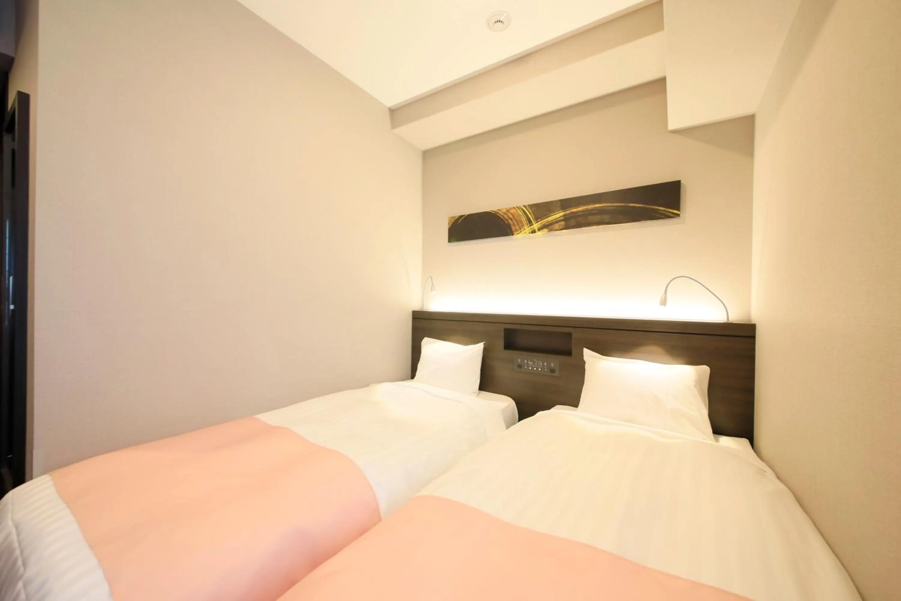 Photo of the whole room, Bed in S-peria Inn Osaka Hommachi