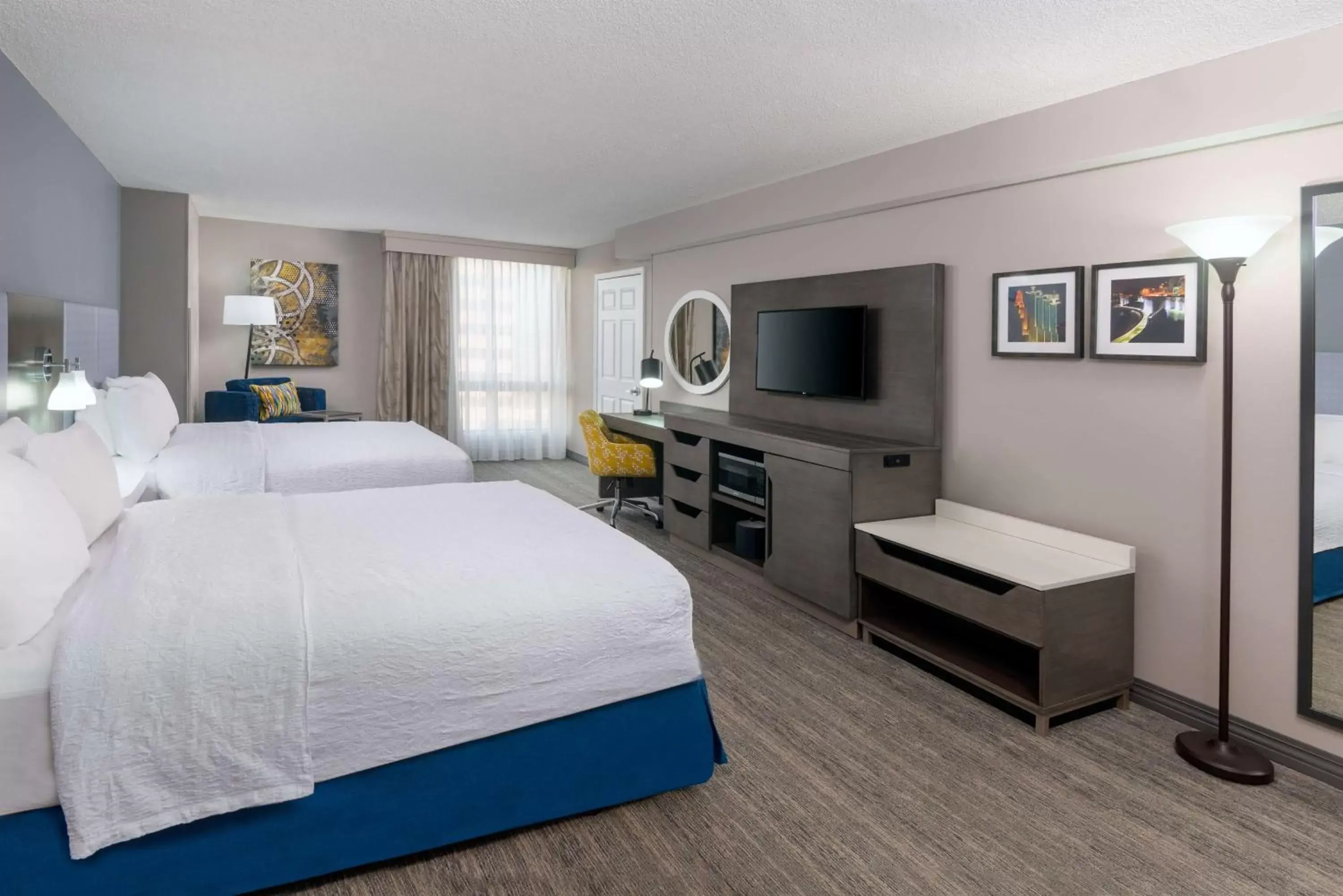 Queen Room with Two Queen Beds - Mobility and Hearing Access/Non-Smoking in Hampton Inn & Suites Country Club Plaza Queen Room with Two Queen Beds - Mobility and Hearing Access/Non-Smoking in Hampton Inn & Suites Country Club Plaza