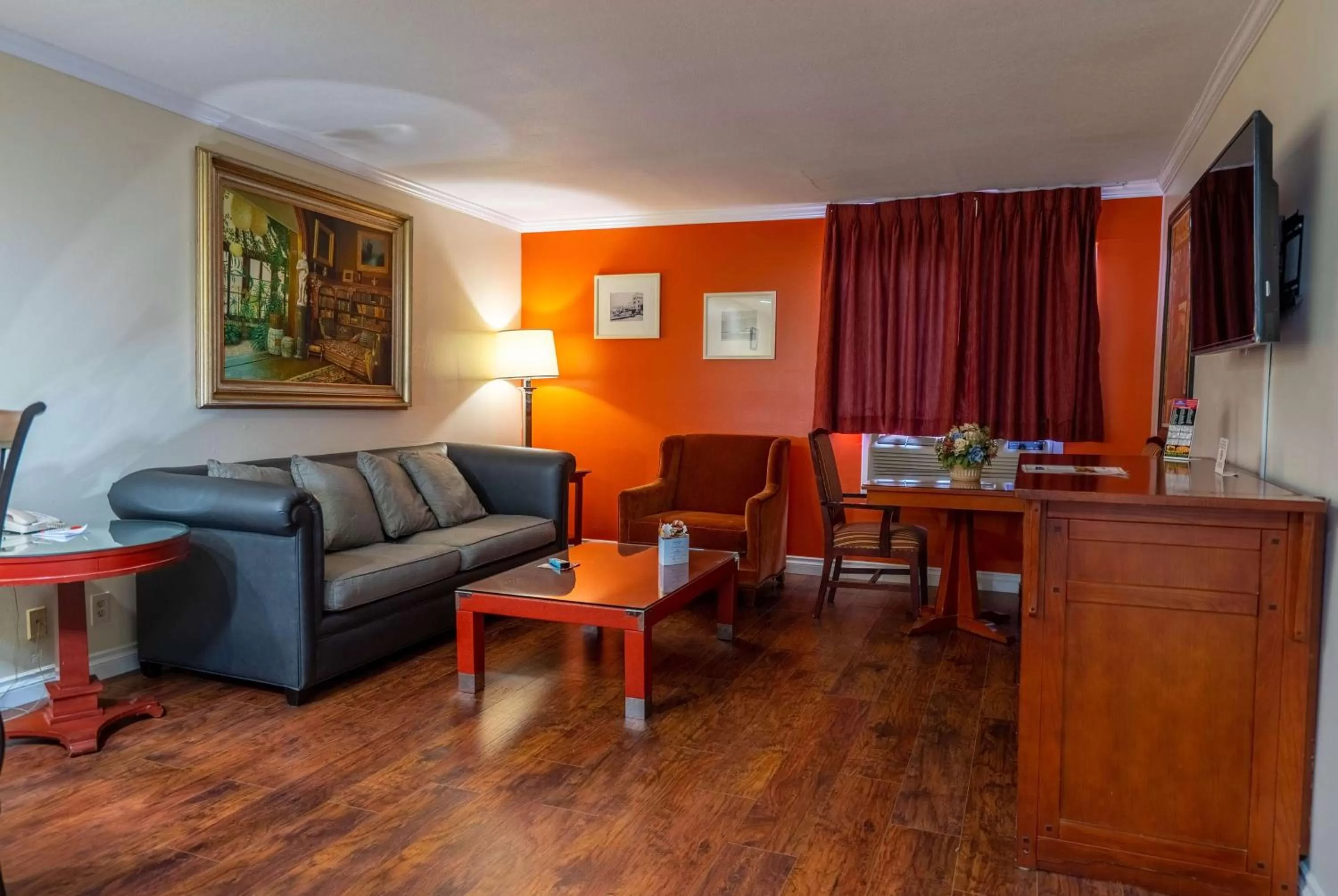 Photo of the whole room in Howard Johnson by Wyndham Buena Park