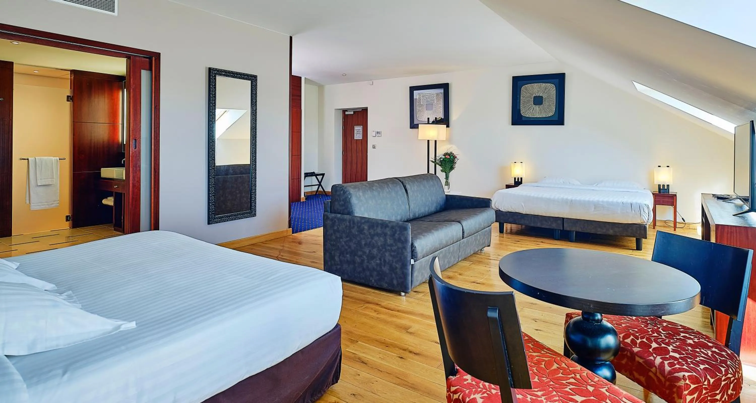 Photo of the whole room, Bed in Le Mauritia Hotel et Spa