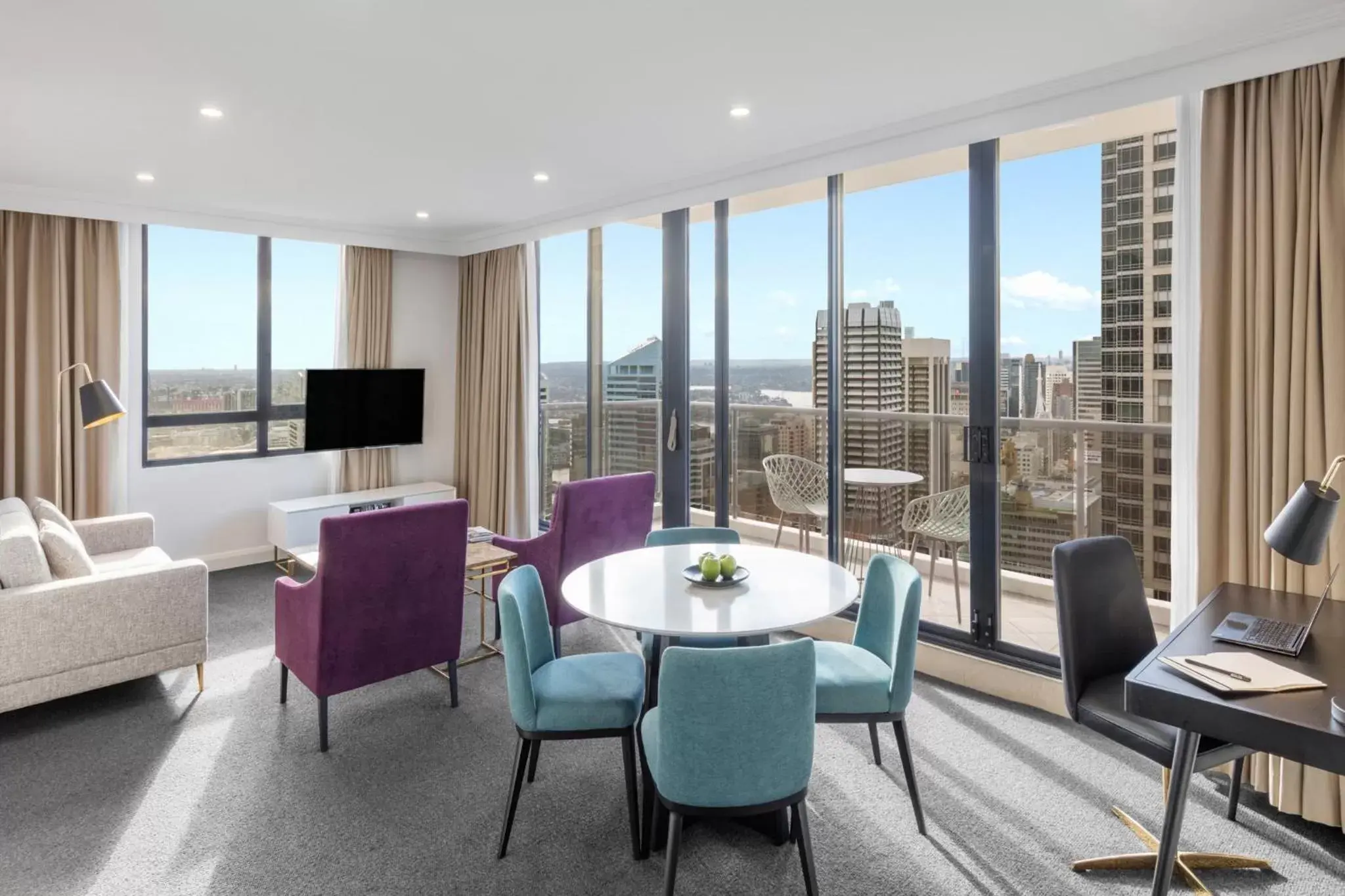 Meriton Suites Pitt Street, Sydney Meriton Suites Pitt Street, Sydney