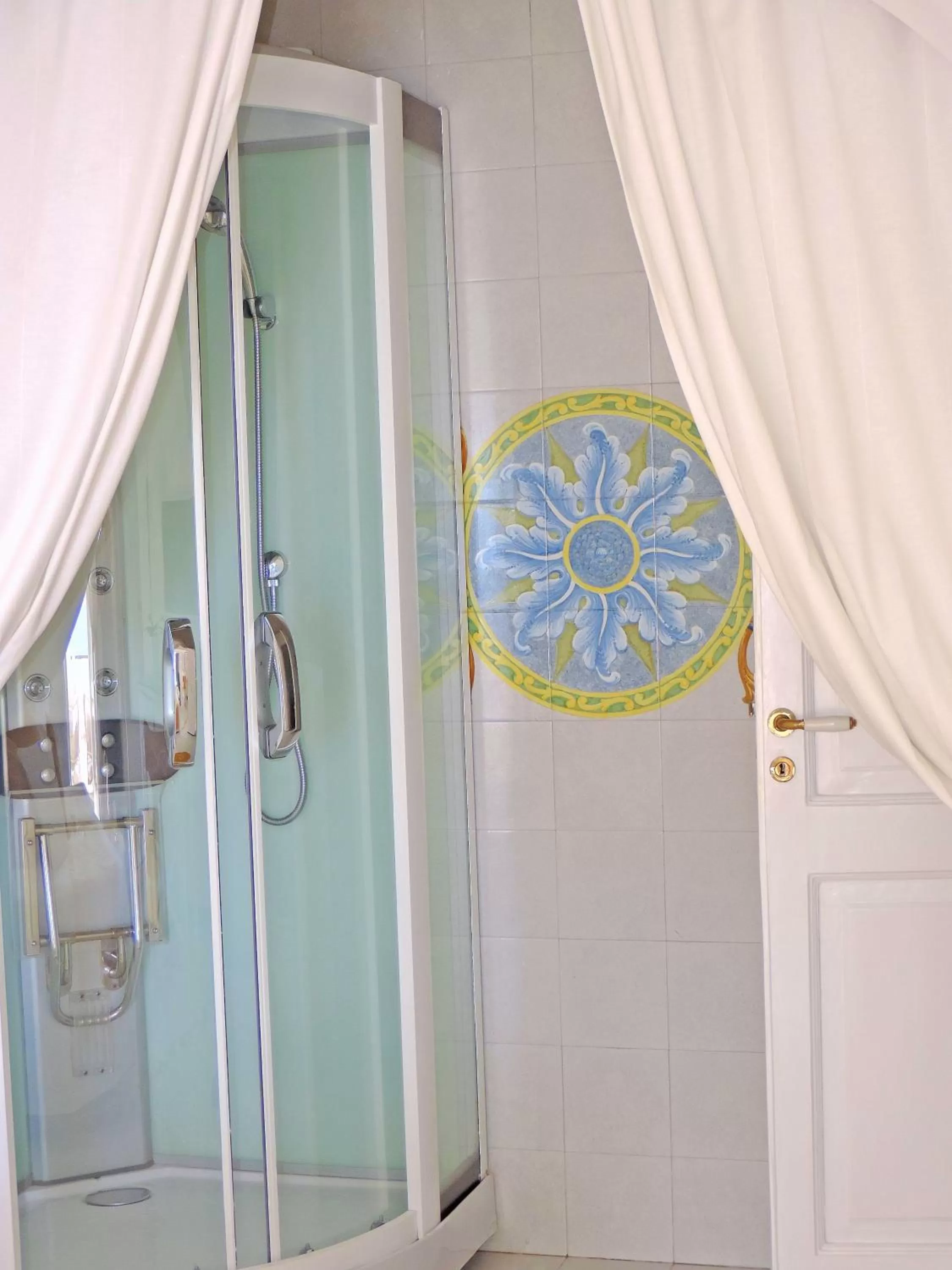 Shower in Villa Yiara