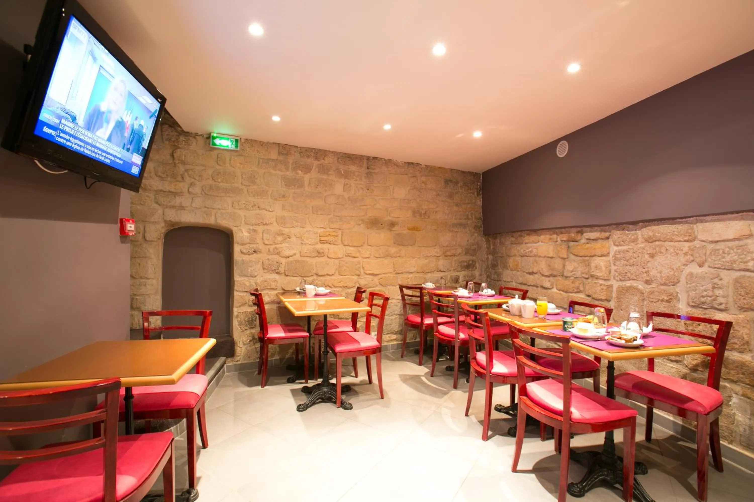 TV and multimedia in Hotel Atelier Vavin