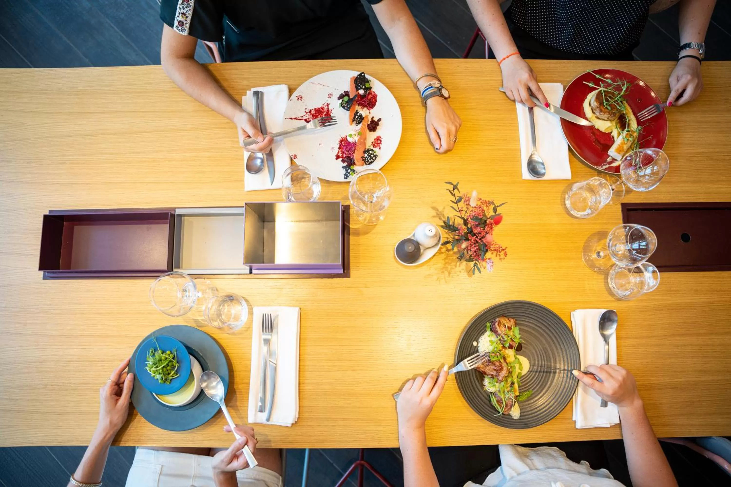 Restaurant/places to eat in Aiden by Best Western Clermont-Ferrand Hotel & Spa