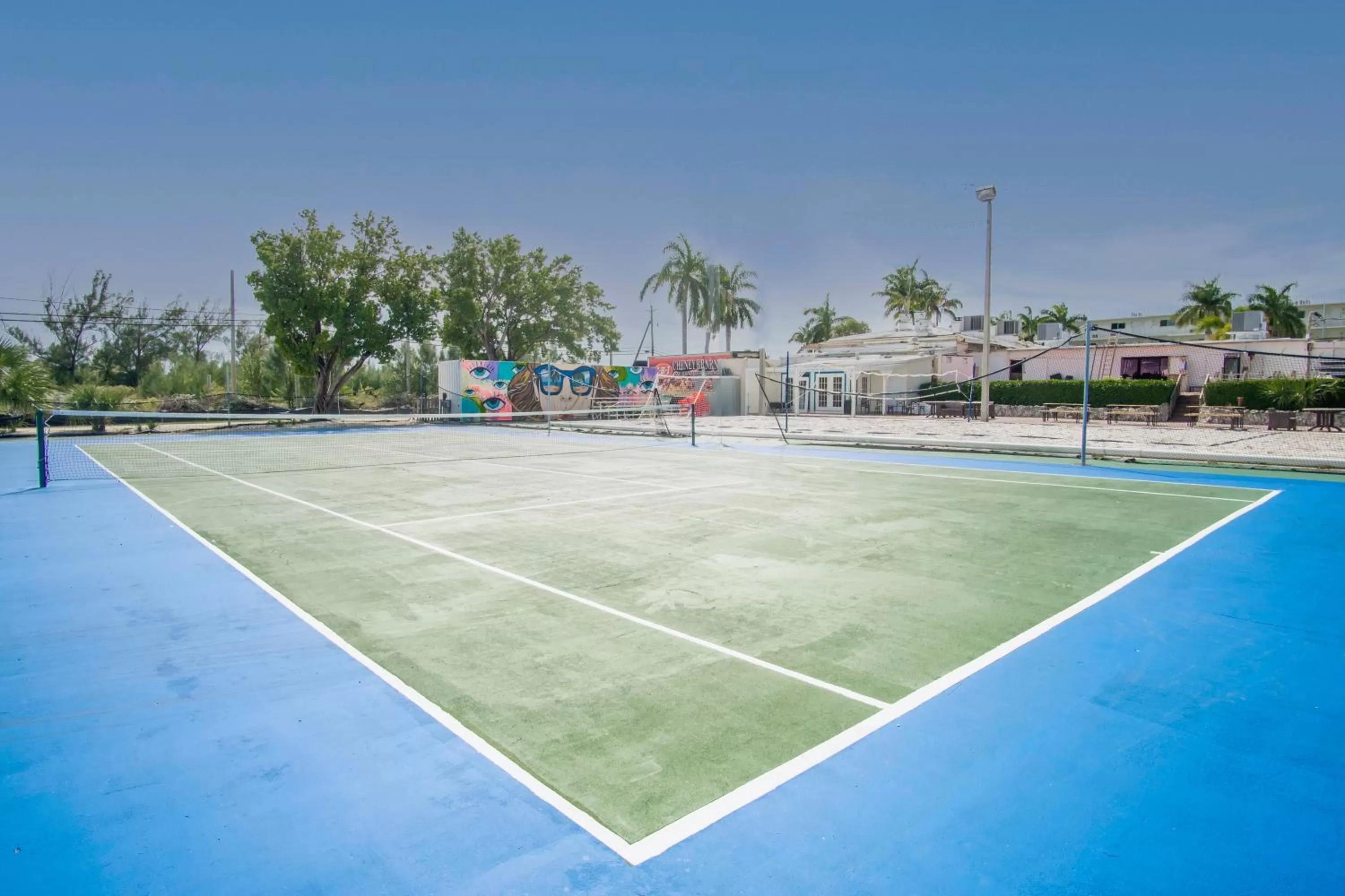Tennis court in Skipjack Resort & Marina