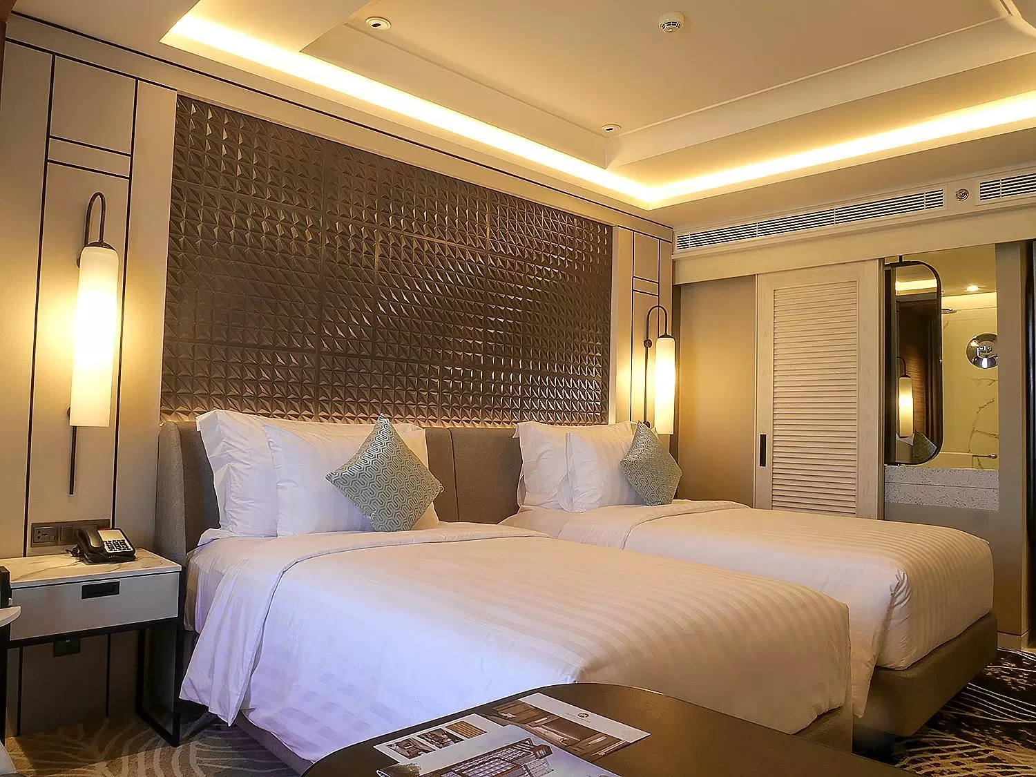 Bedroom, Bed in Movenpick Surabaya City