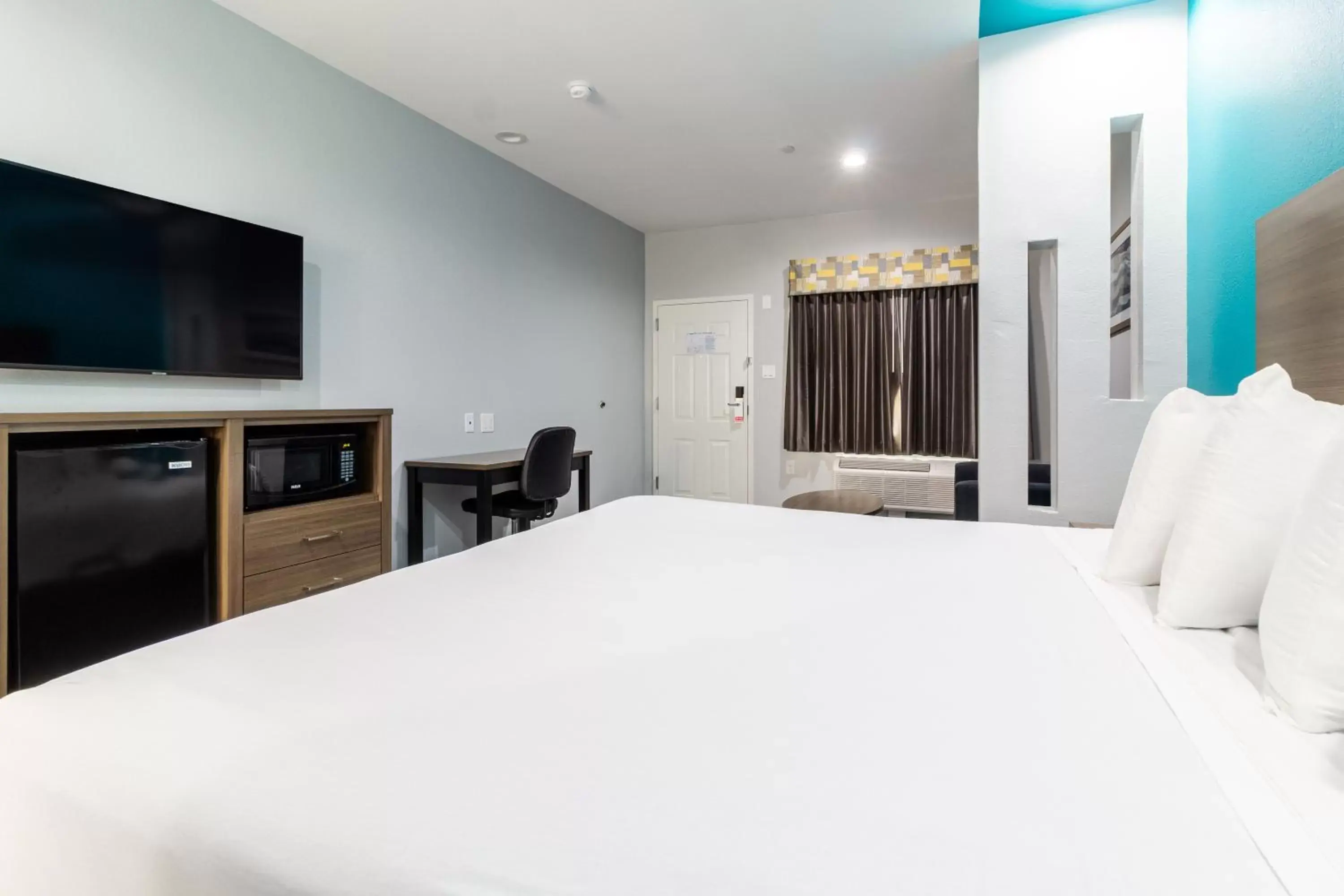 1 King Bed Non Smoking in Americas Best Value Inn & Suites Kingwood IAH Airport 1 King Bed Non Smoking in Americas Best Value Inn & Suites Kingwood IAH Airport