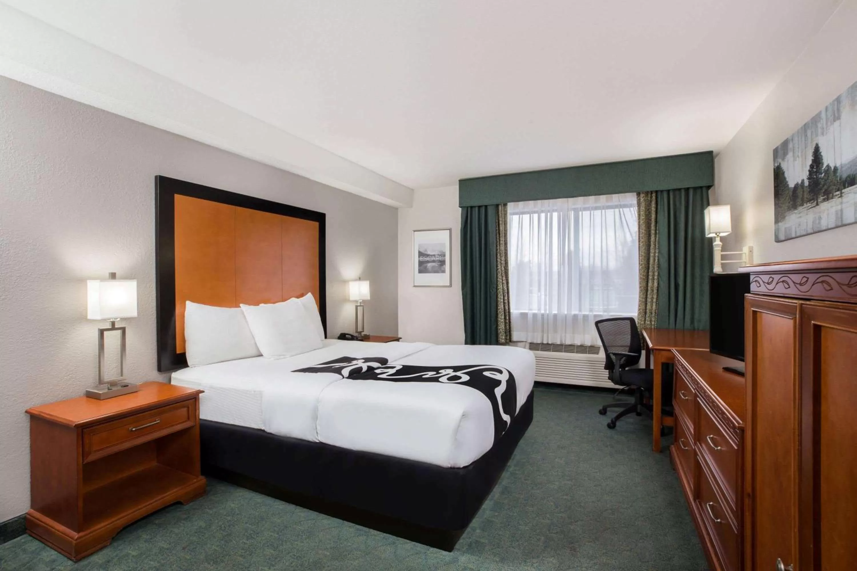 Photo of the whole room, Bed in La Quinta Inn by Wyndham Everett