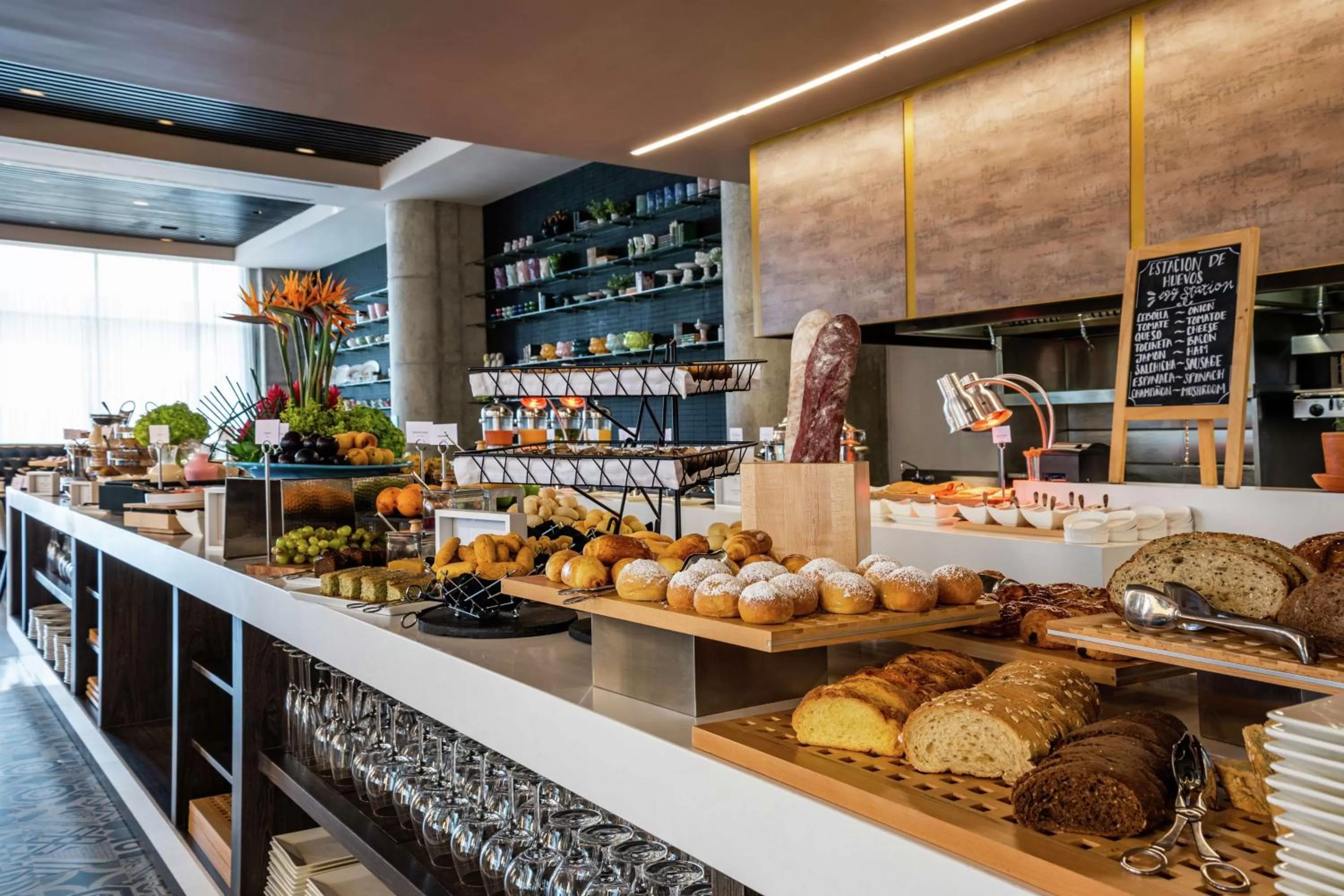 Restaurant/places to eat in Hilton Bogota Corferias