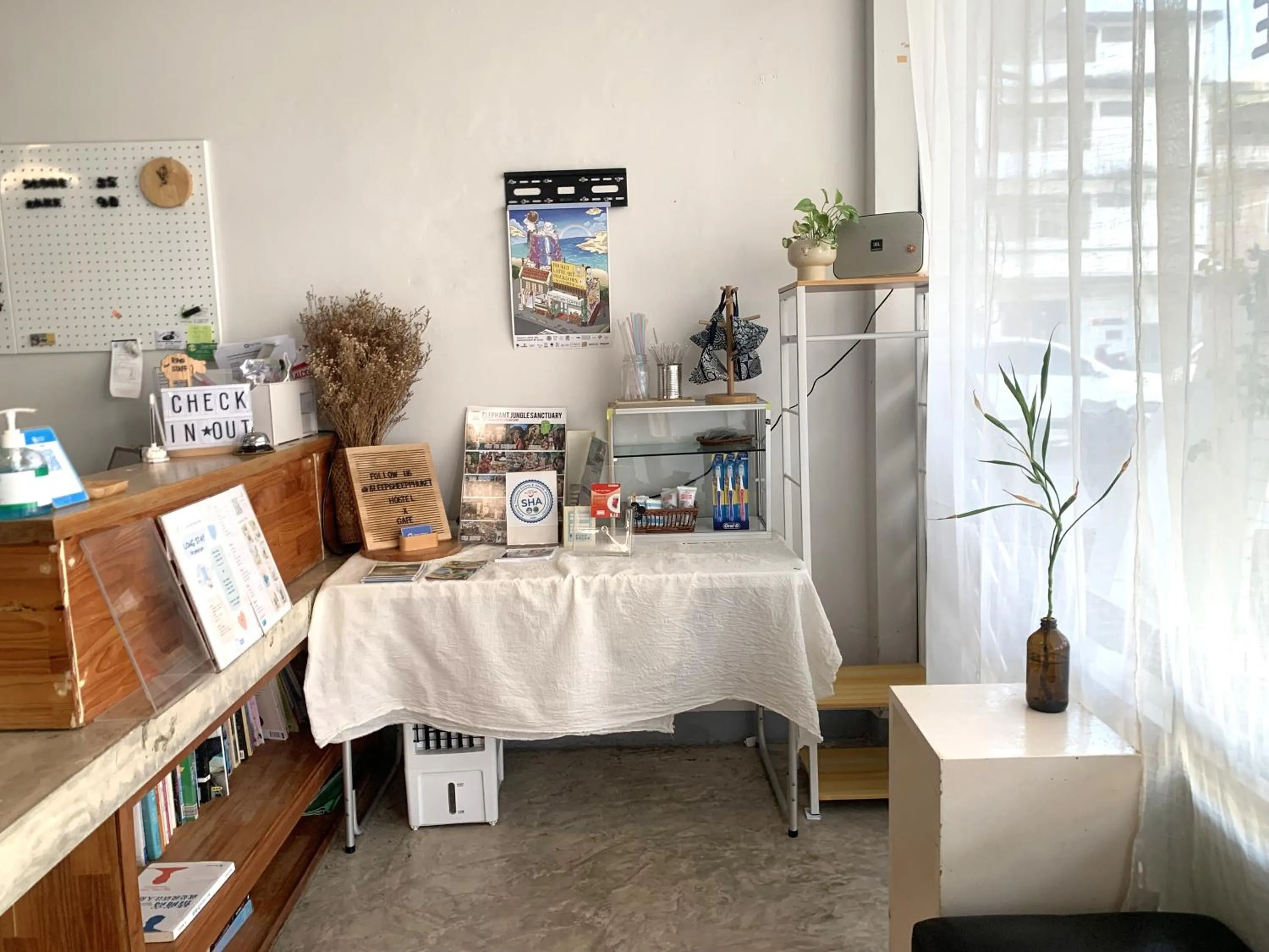 Lobby or reception in Sleep Sheep Phuket Hostel SHA