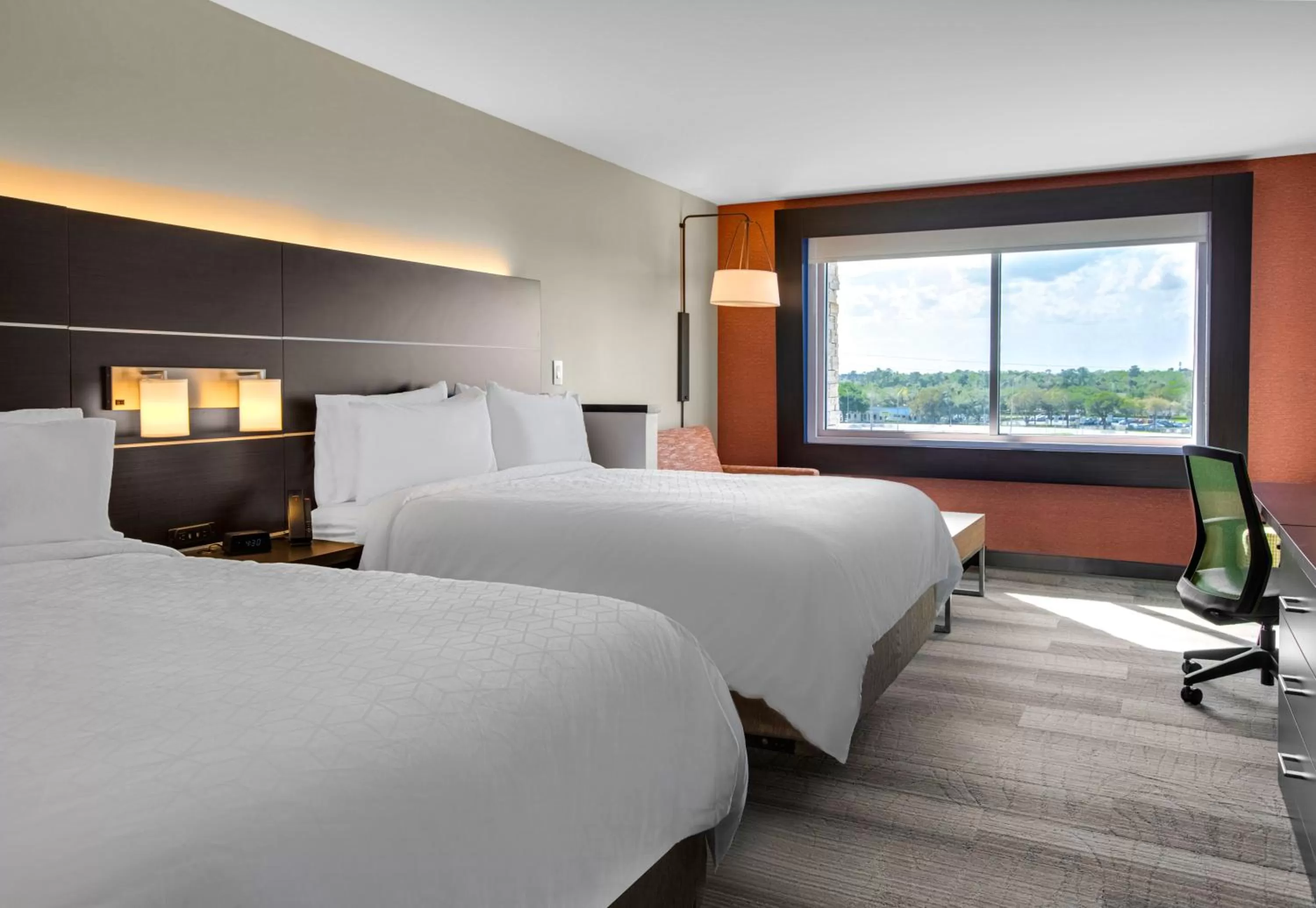 Bedroom, Bed in Holiday Inn Express & Suites Sanford - Lake Mary by IHG