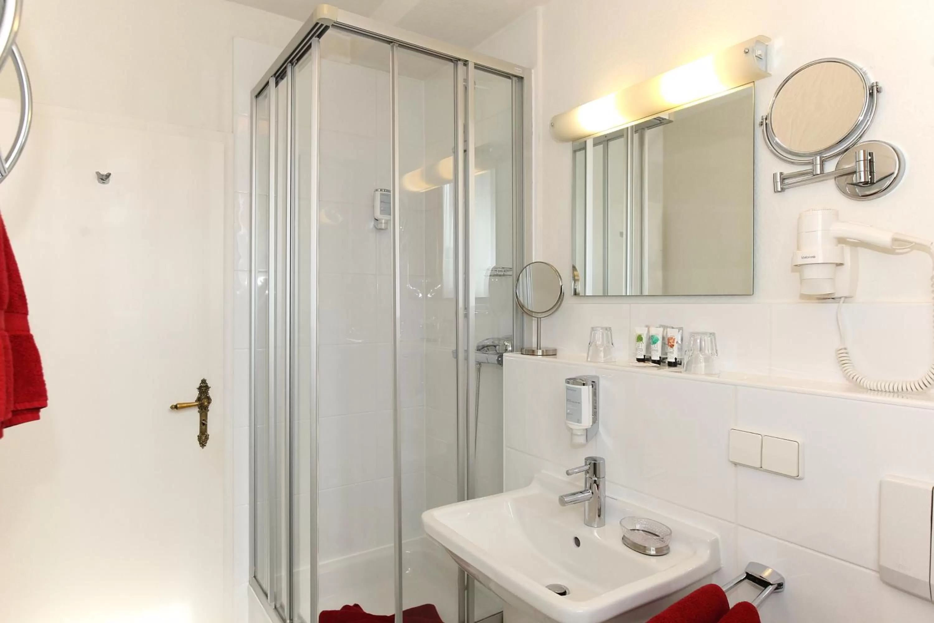 Shower, Bathroom in Hotel Rathausglöckel