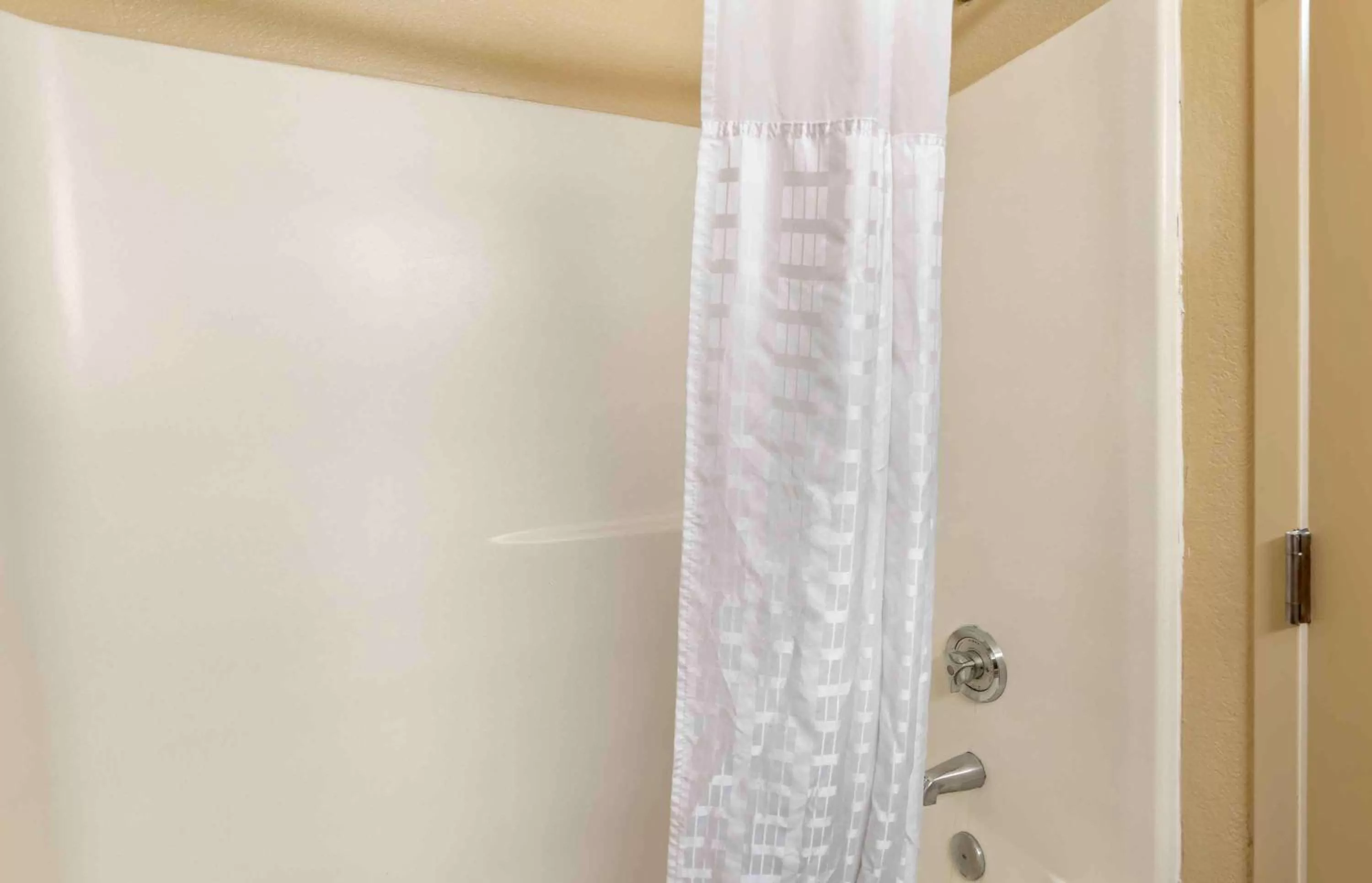 Bathroom in Extended Stay America Select Suites - Newport News - Oyster Point