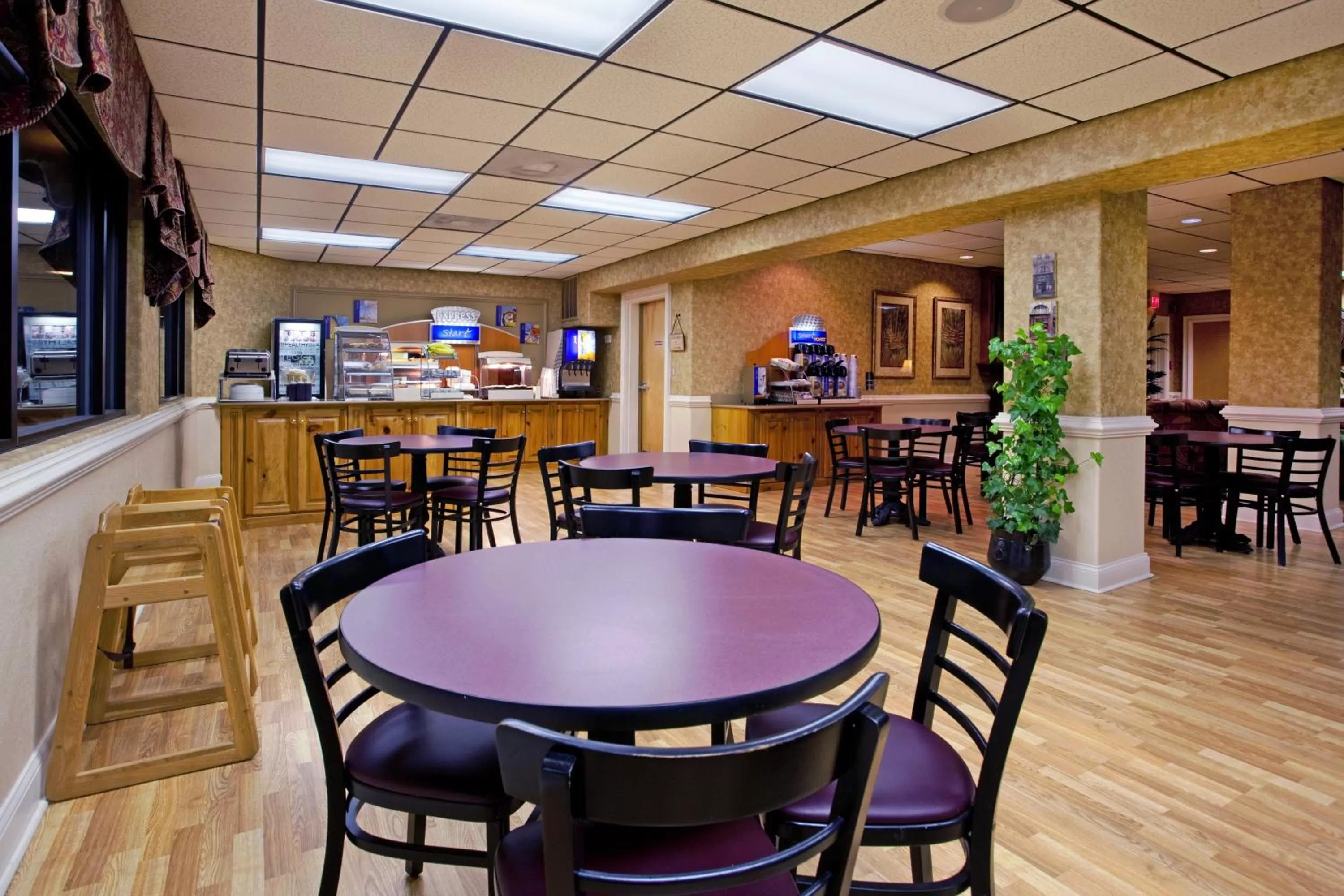 Lounge or bar in Moncks Corner Inn
