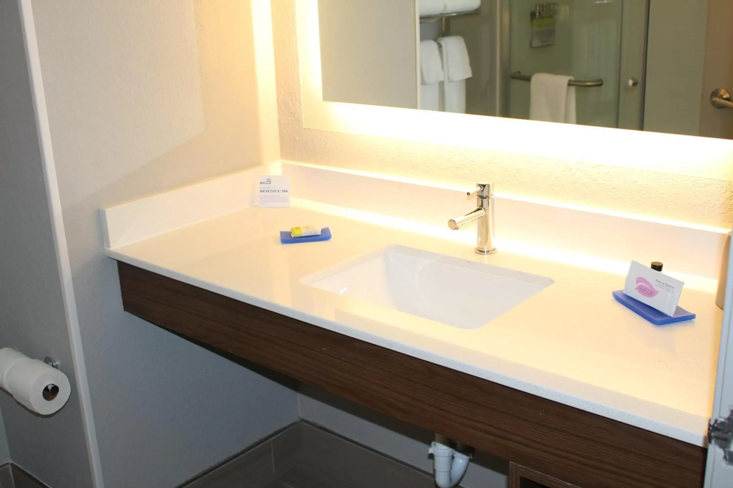 King Room with Mobility Accessible Roll-In Shower - Non-Smoking in Holiday Inn Express & Suites - Enterprise, an IHG Hotel King Room with Mobility Accessible Roll-In Shower - Non-Smoking in Holiday Inn Express & Suites - Enterprise, an IHG Hotel