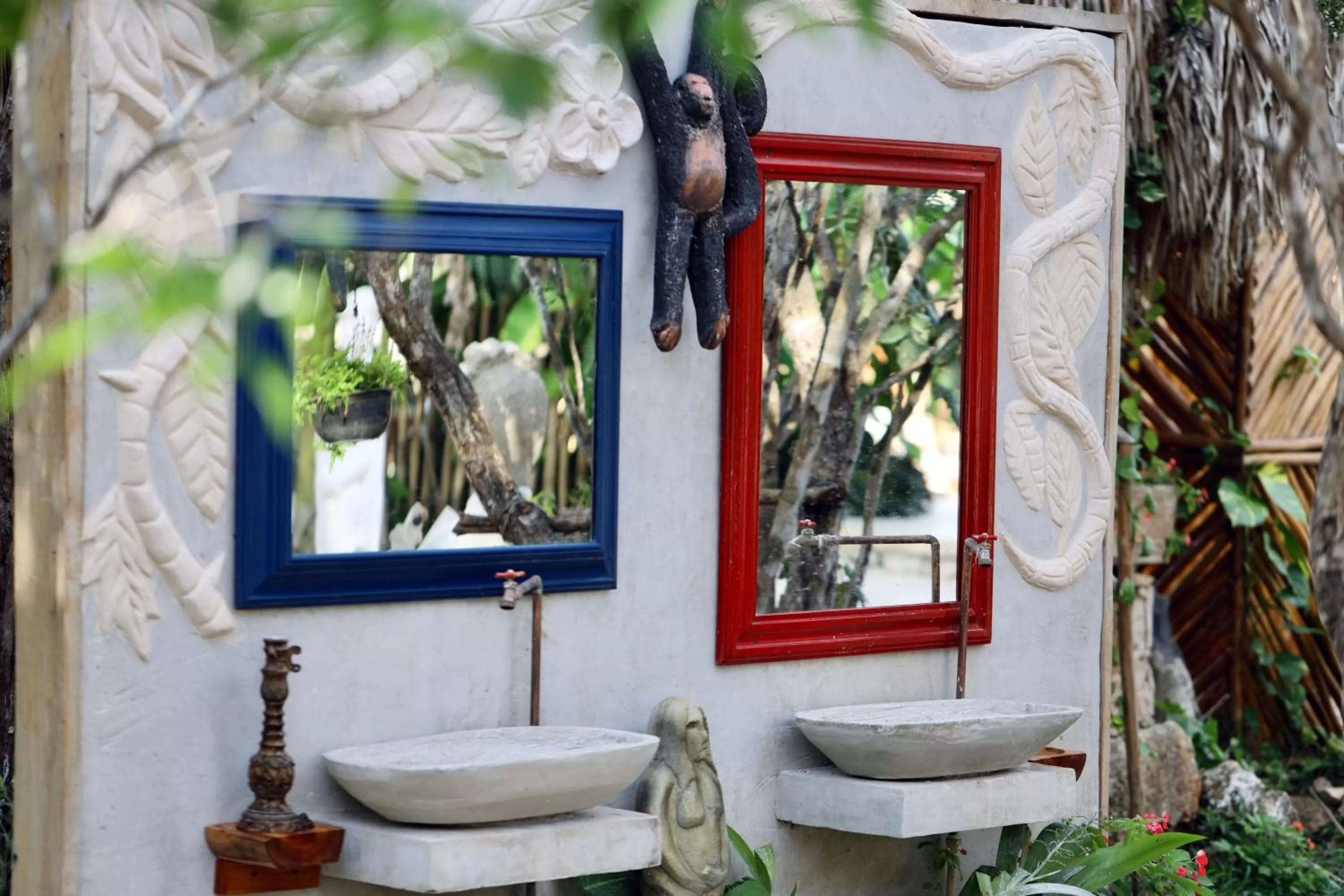 Bathroom in RESET ATEMPORAL