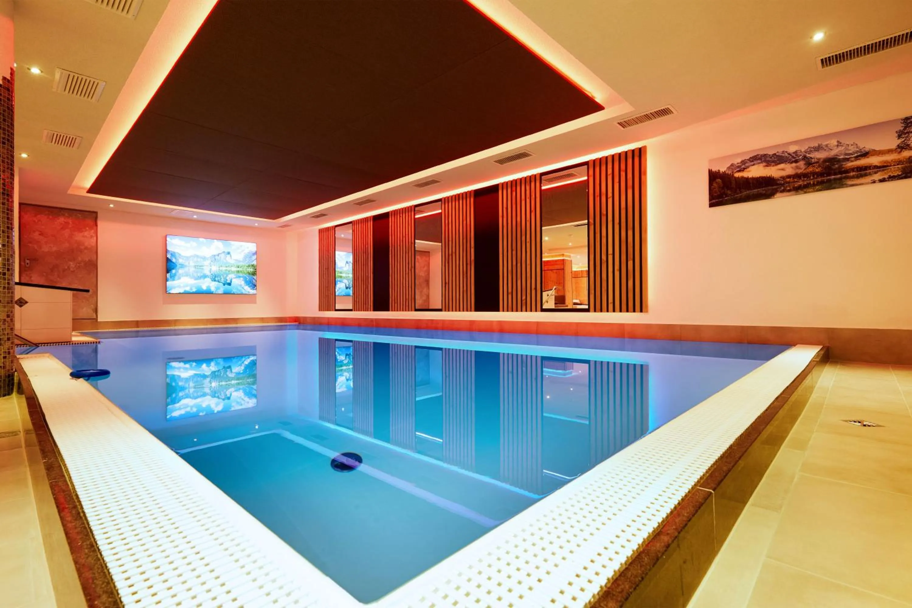 Swimming pool in Hotel Rupertihof