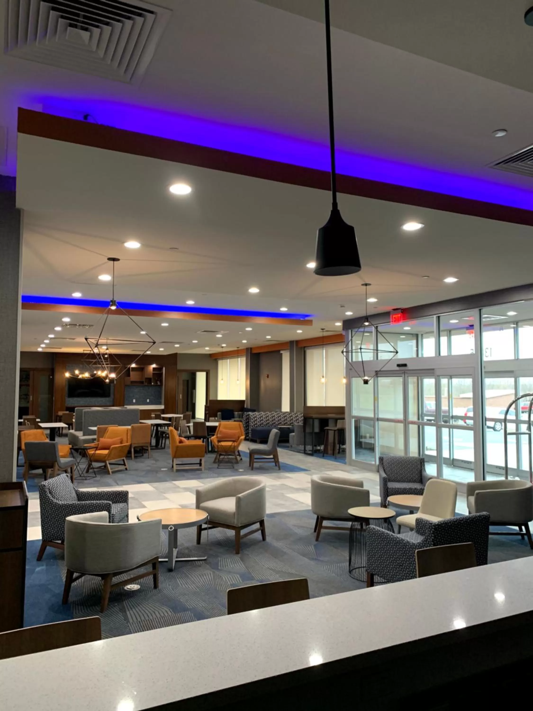 Lobby or reception in La Quinta Inn & Suites by Wyndham Louisville NE - Old Henry Rd