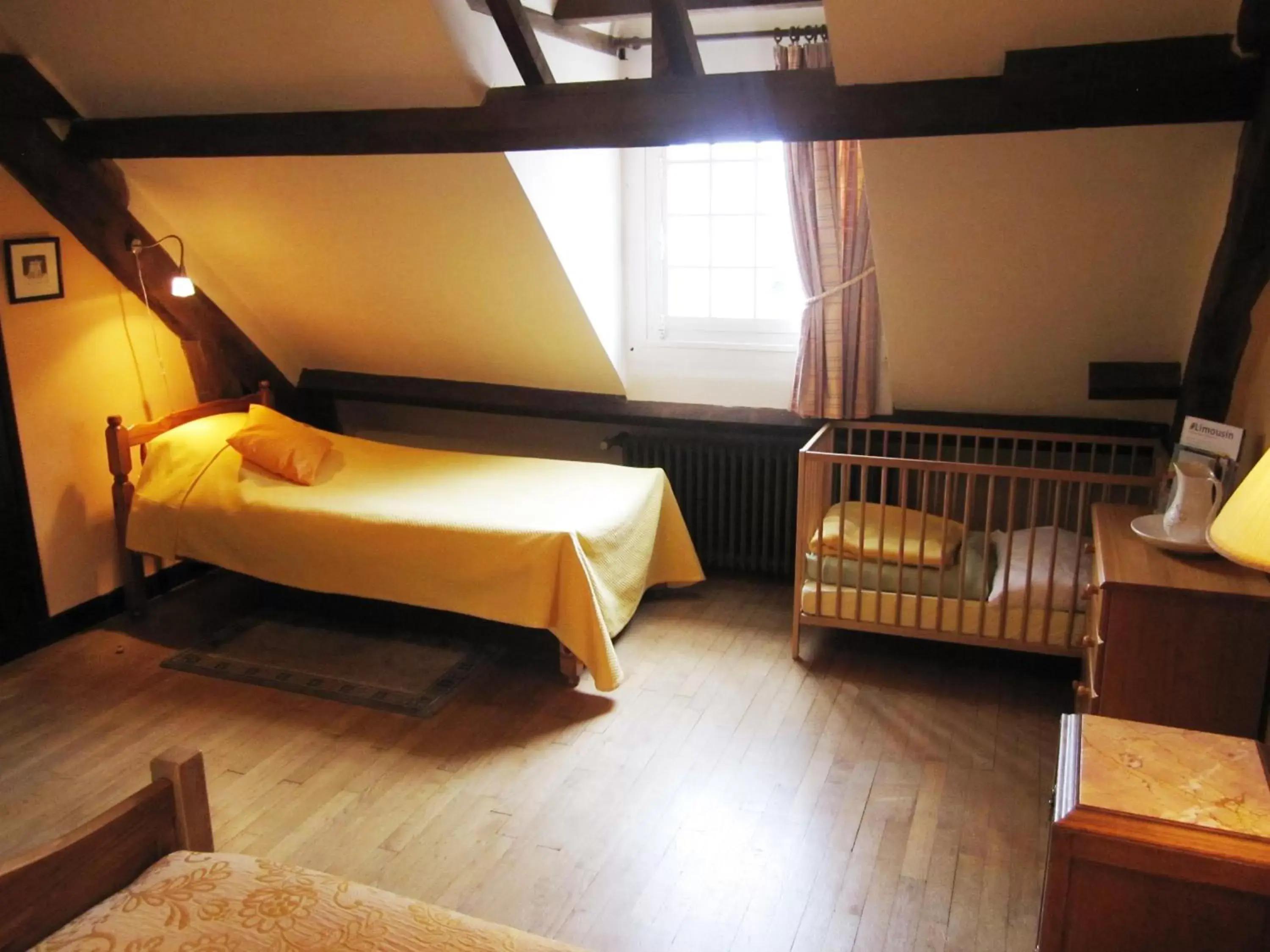 Triple Room in La Croix du Reh Triple Room in La Croix du Reh