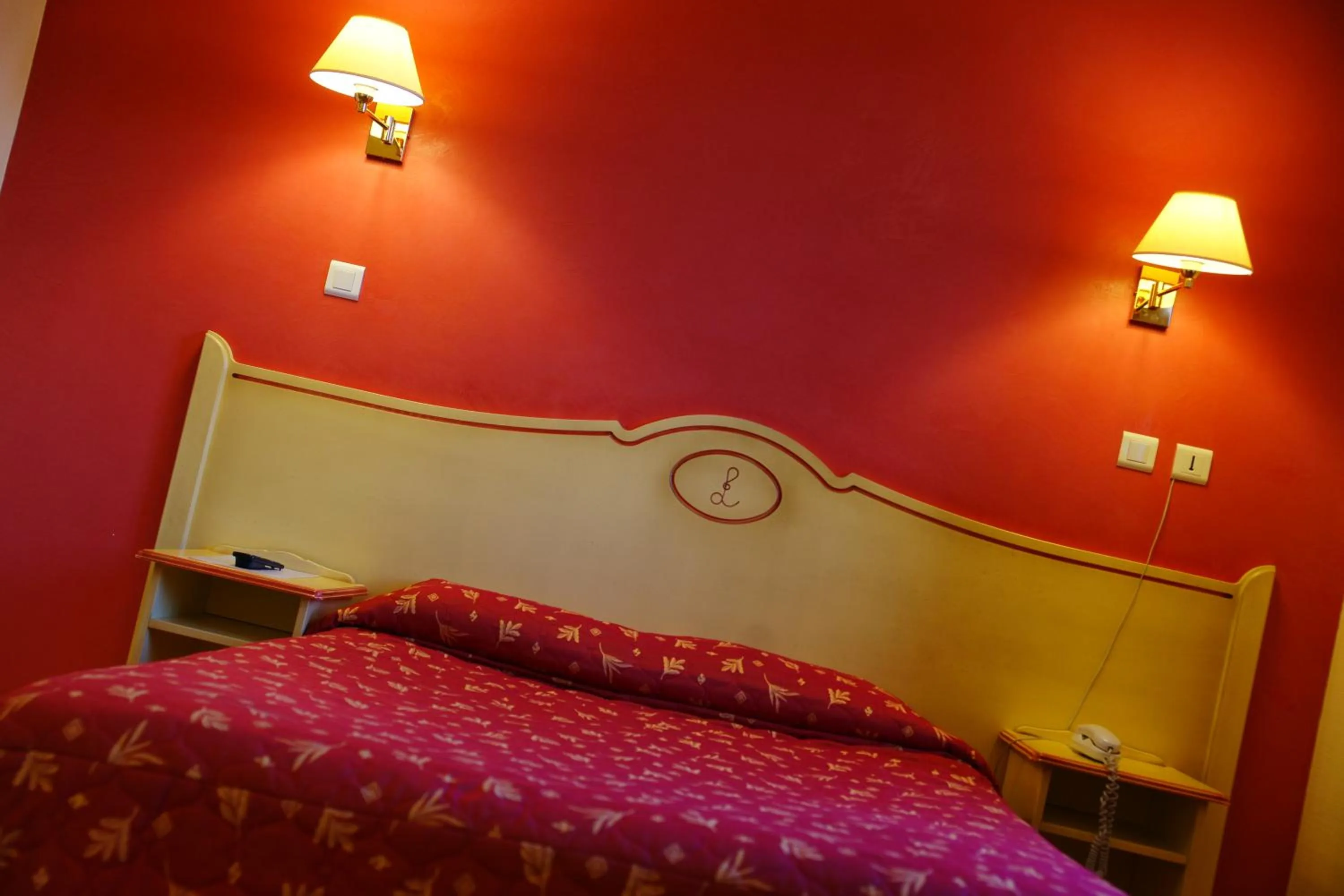 Bed in LOGIS HOTEL & RESTAURANT L'ETAPE Bouc Bel Air - Gardanne