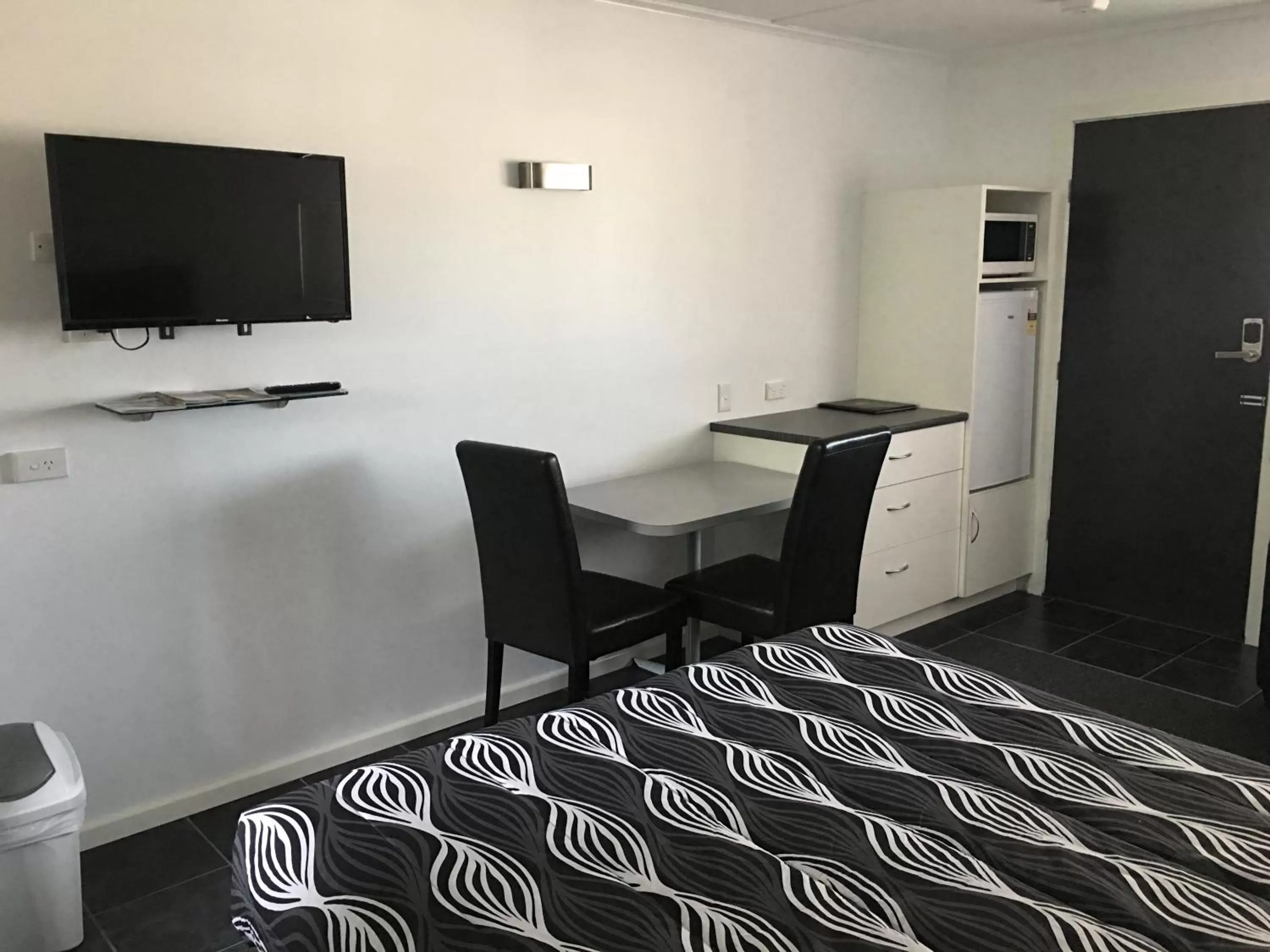 Other, Bed in Budget on the Lake