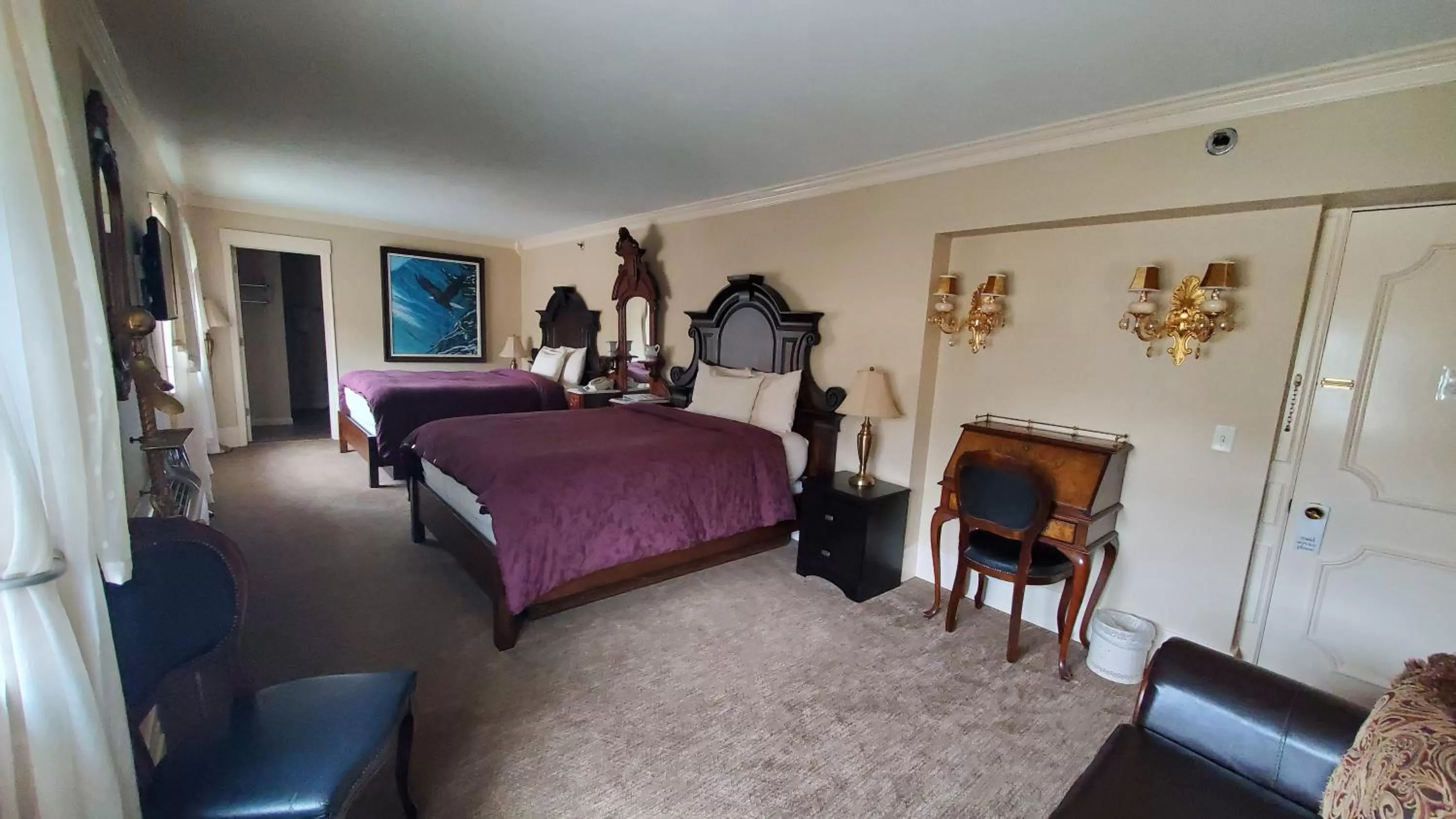 Living room, Bed in Lowell Inn