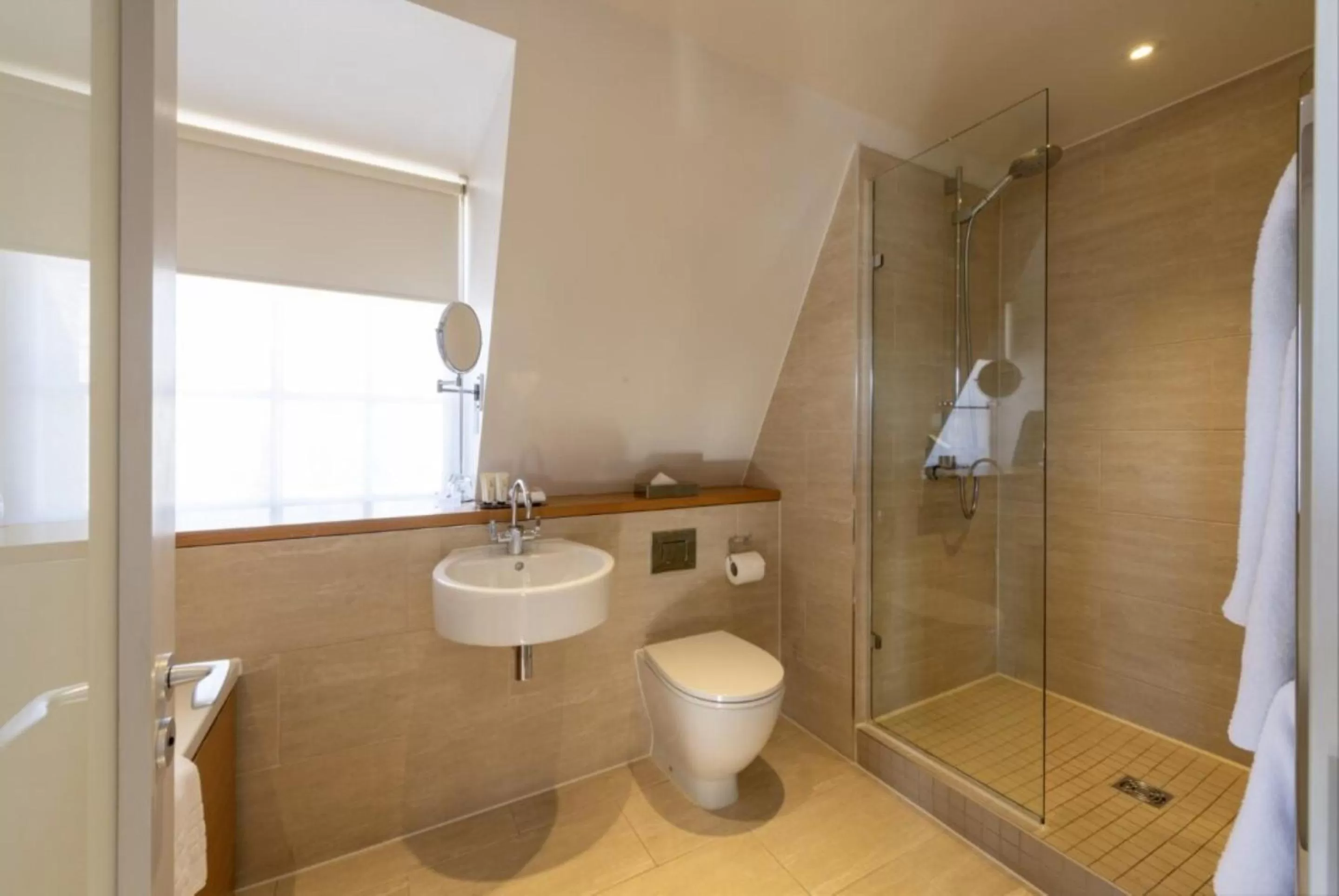 Shower in Apex Temple Court Hotel