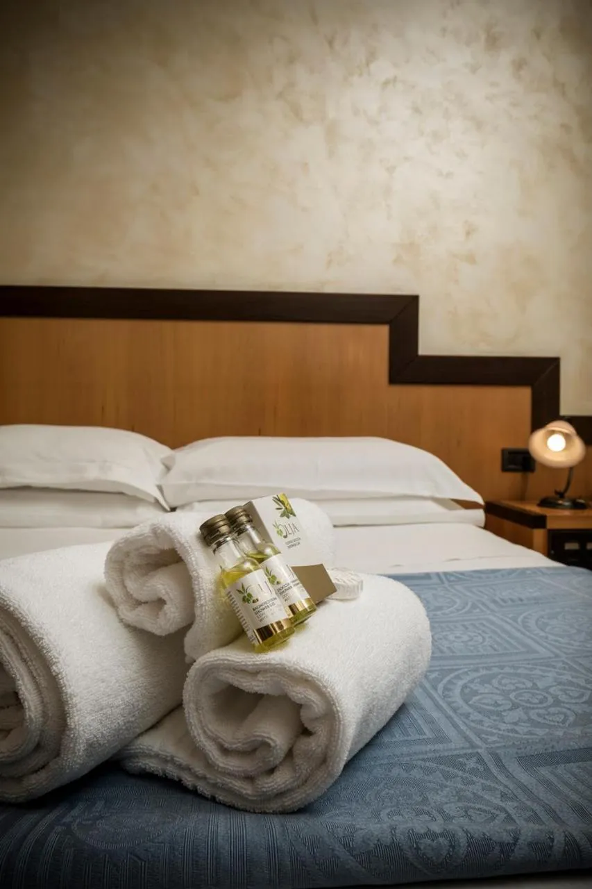 Coffee/tea facilities, Bed in Hotel Olimpia