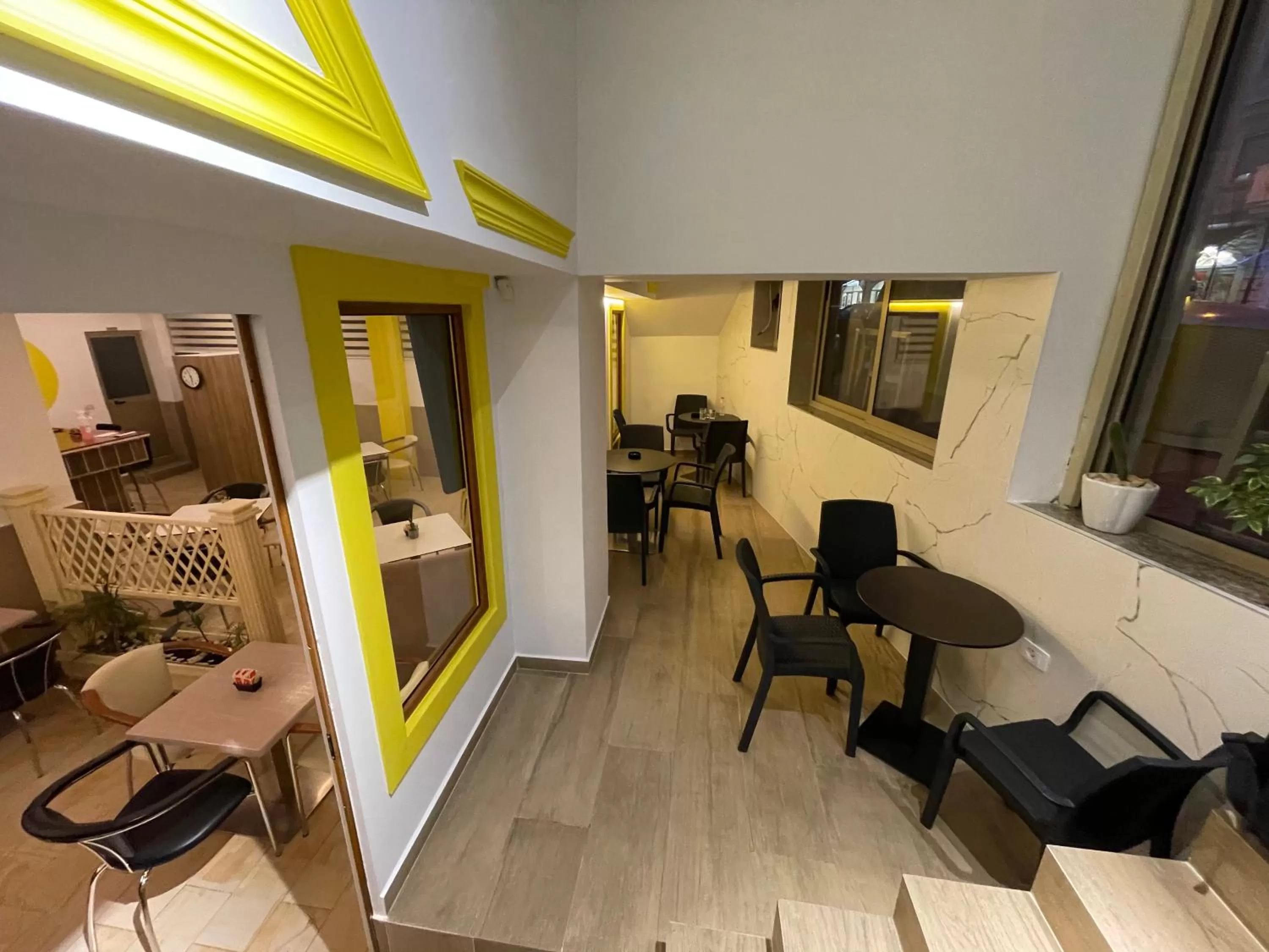 Restaurant/places to eat in Bobi Hotel