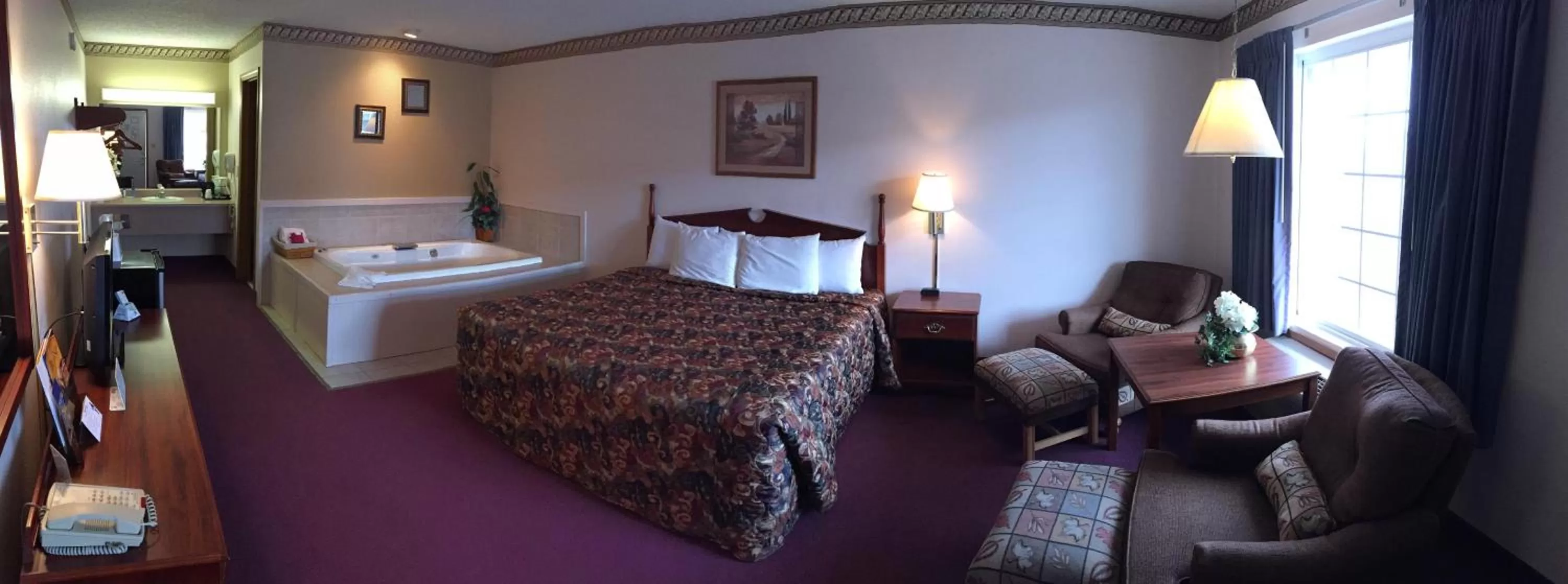Photo of the whole room in Twelve Oaks Inn