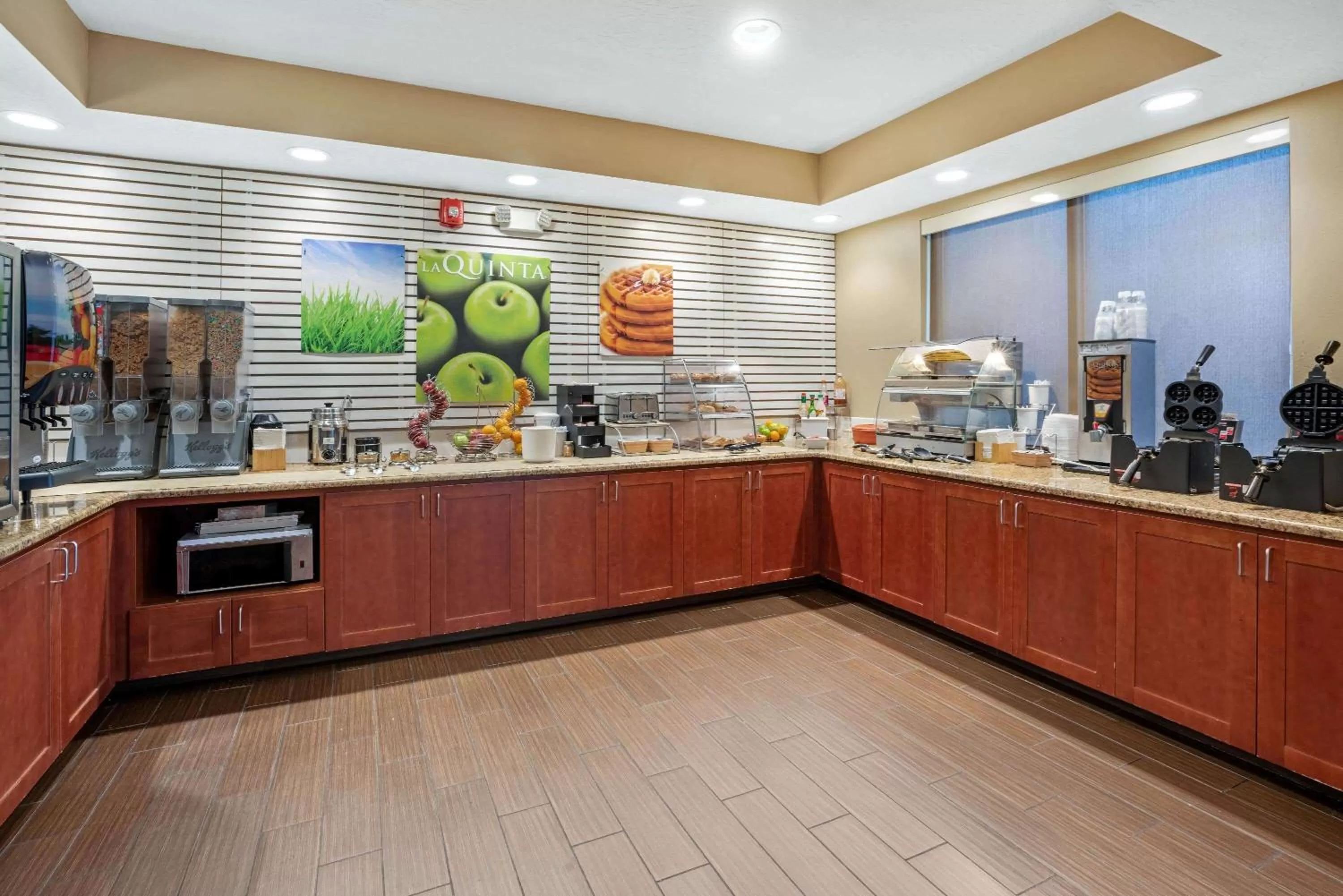 Restaurant/places to eat in La Quinta by Wyndham Boise Airport