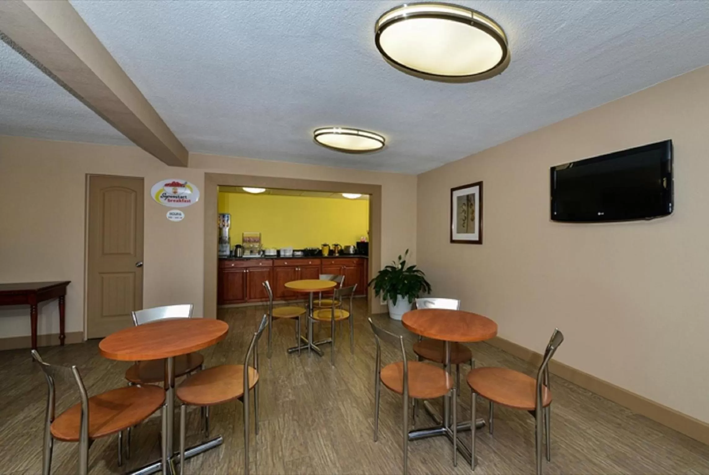 Lobby or reception in Super 8 by Wyndham Clarksville Northeast