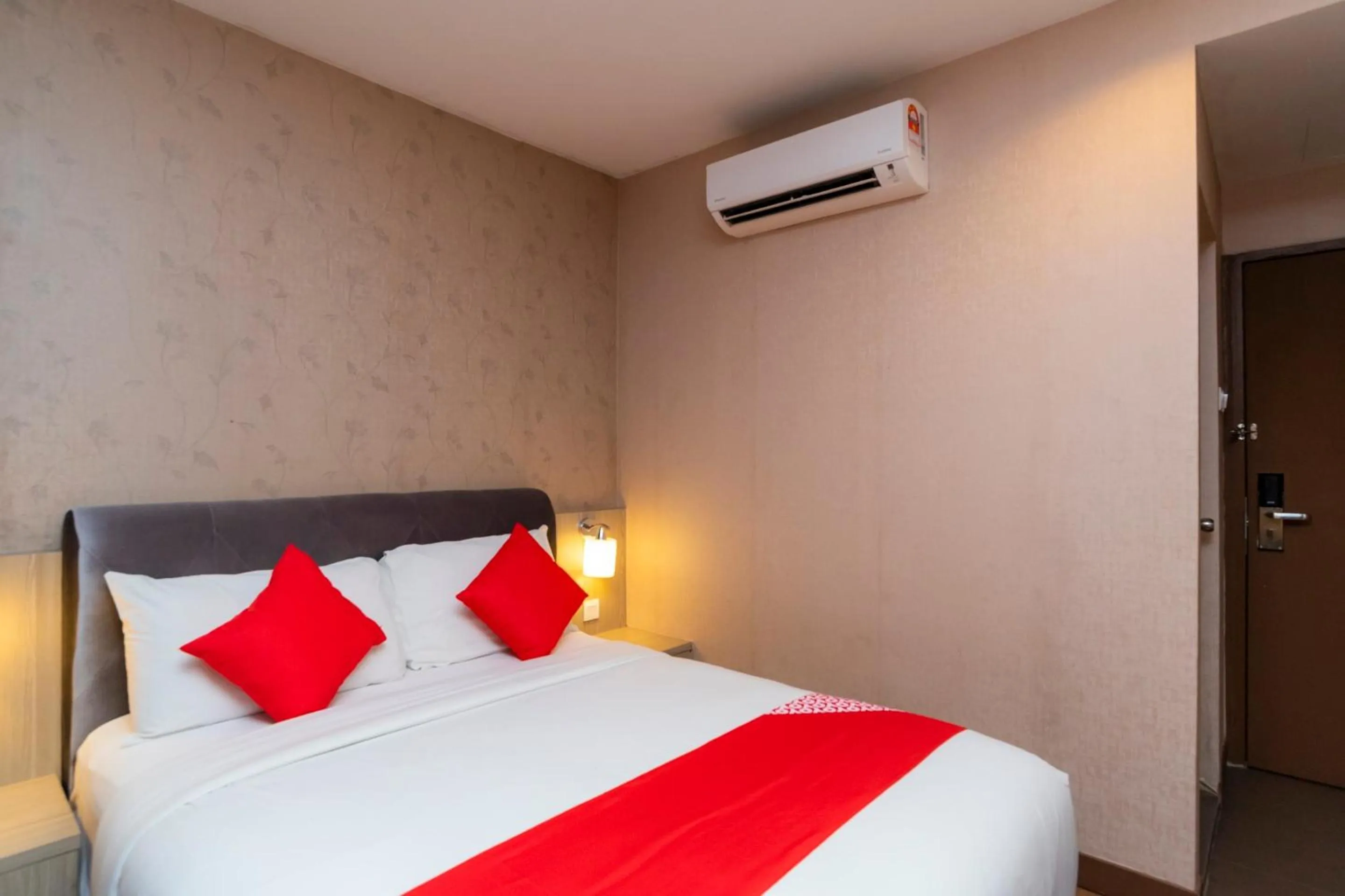 Bedroom, Bed in Hotel 101 Ulu Tiram