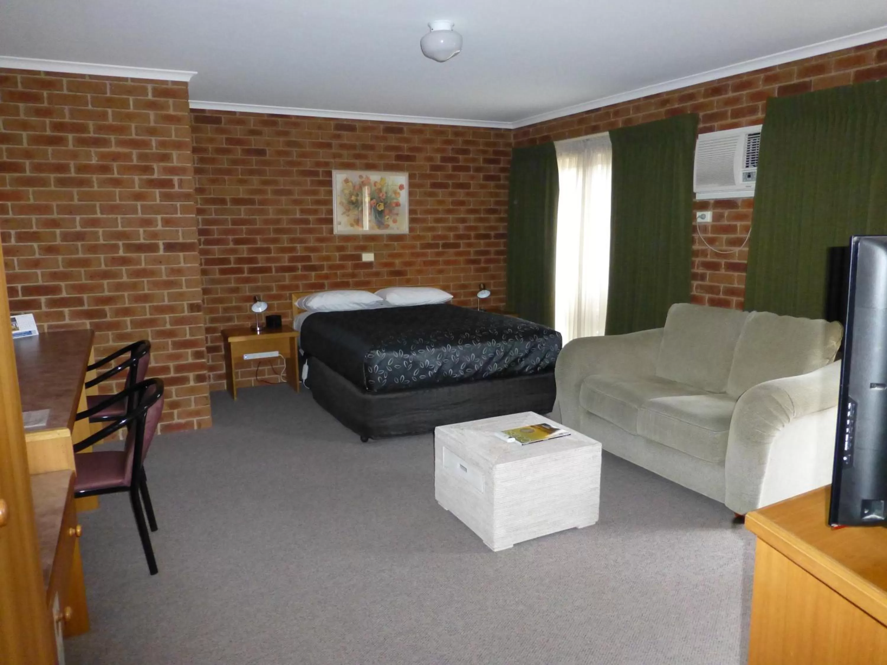 Photo of the whole room, Room Photo in Inverloch Central Motor Inn