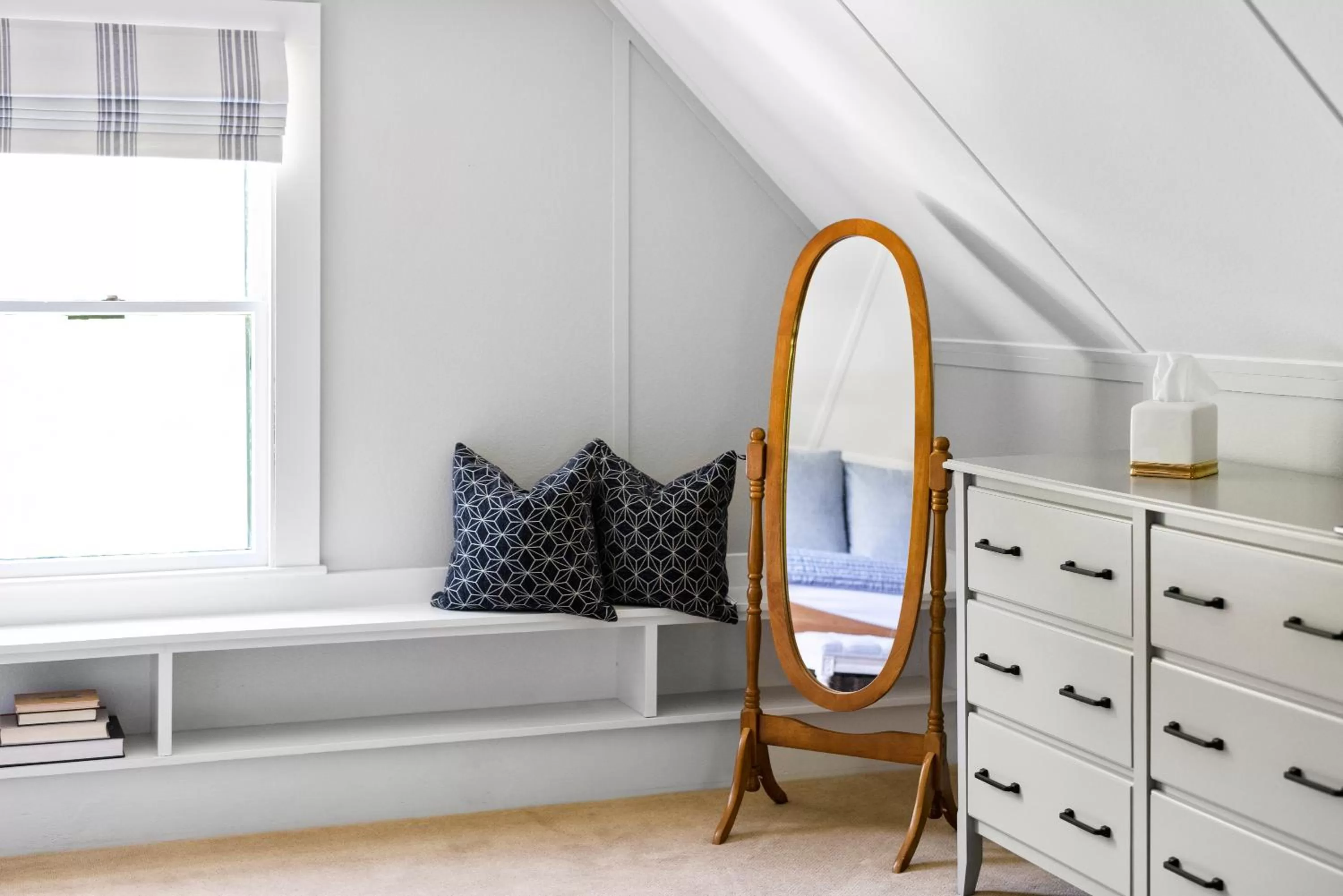 wardrobe in Noble House Inn