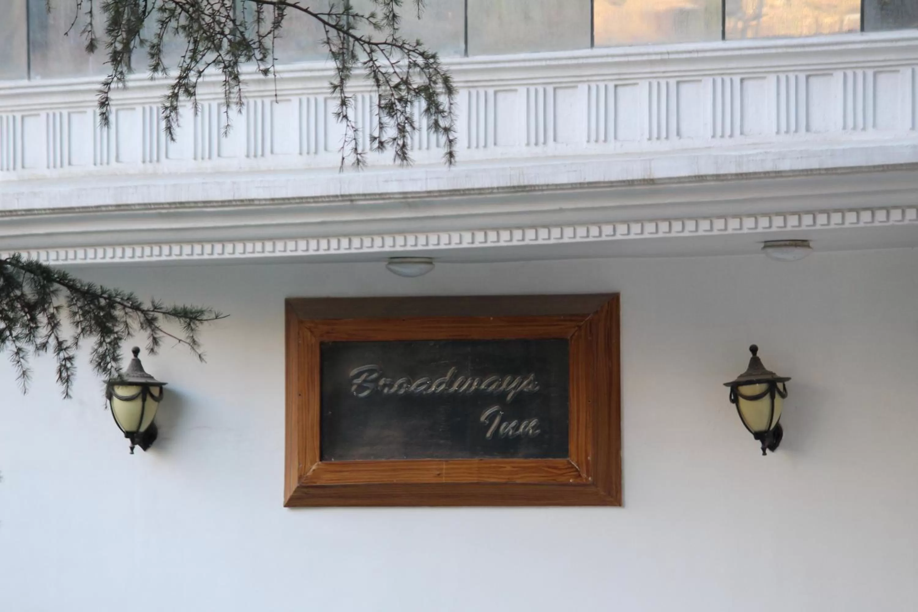 Facade/entrance in Hotel Broadways Inn