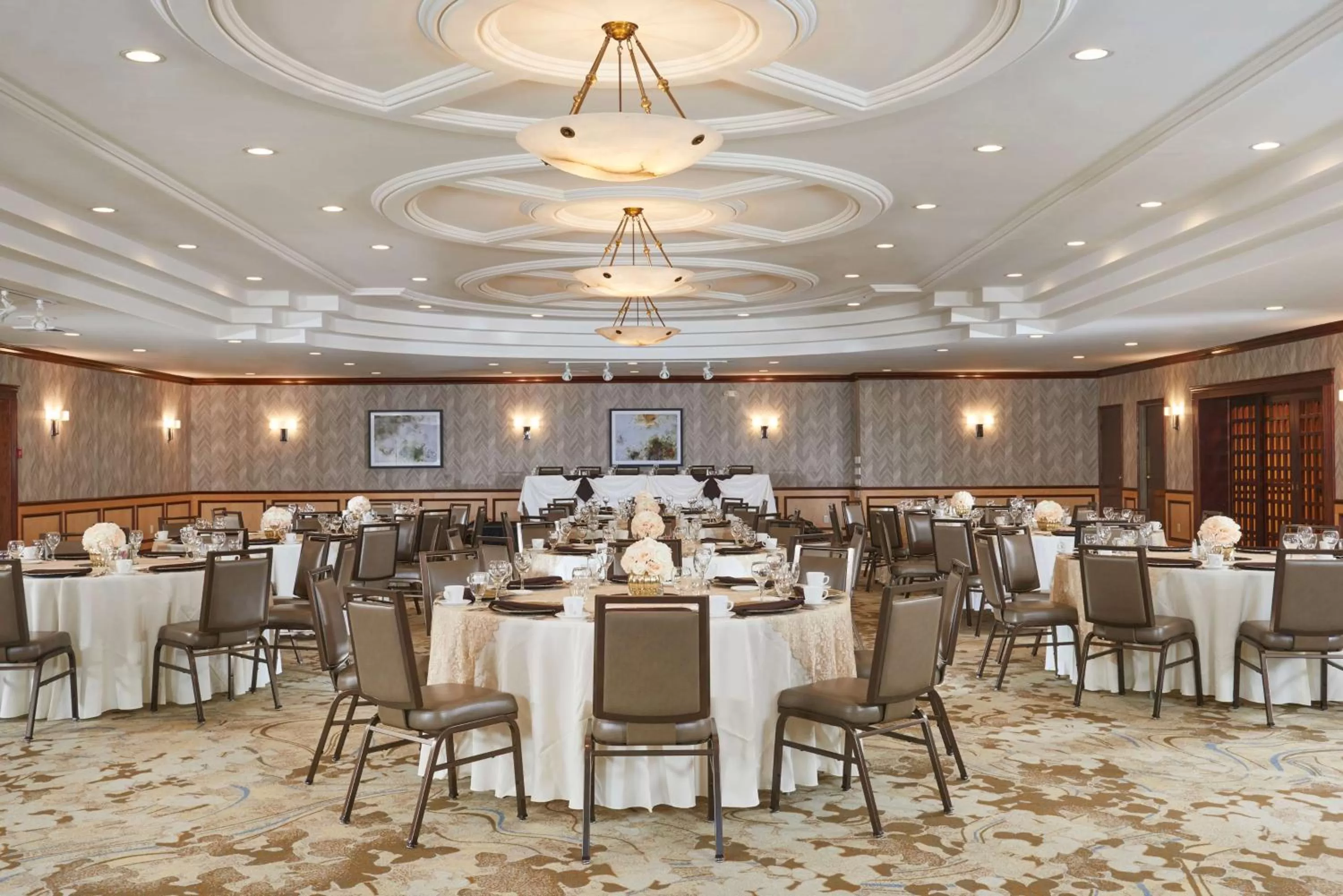 Meeting/conference room in DoubleTree by Hilton Fresno Convention Center