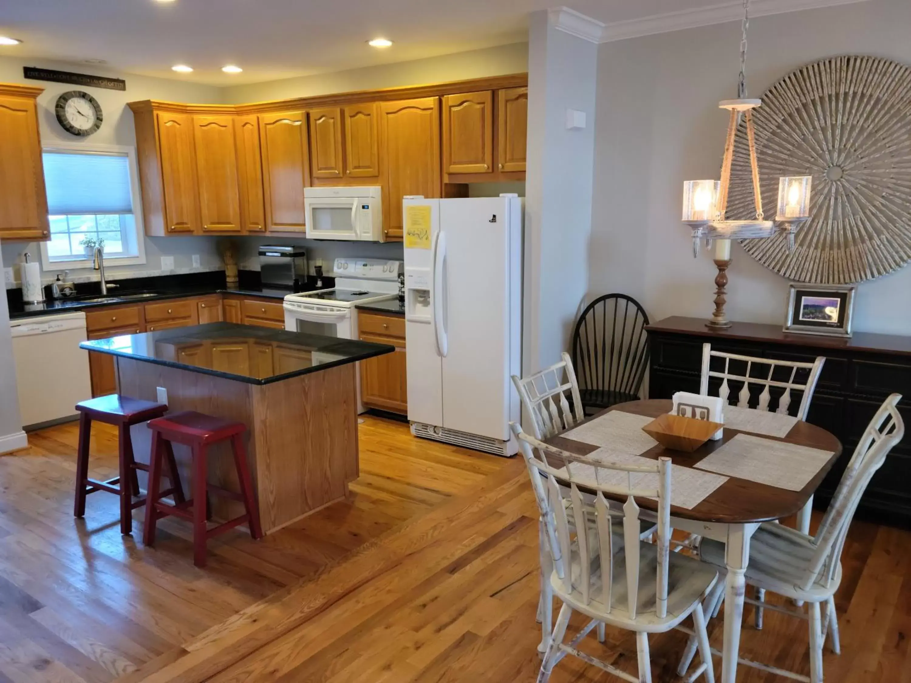 Two-Bedroom Apartment in Klonteska Condominiums By VCI Real Estate Services Two-Bedroom Apartment in Klonteska Condominiums By VCI Real Estate Services